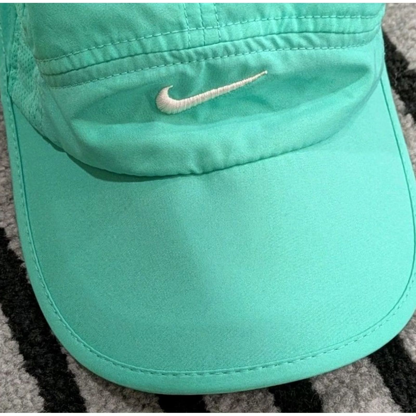 Nike VINTAGE Nike Featherlight Dri Fit Running Hat Panel Cycling Y2K Lightweight Tailwind VTG Green Mens Size ONE SIZE - 2 Thumbnail