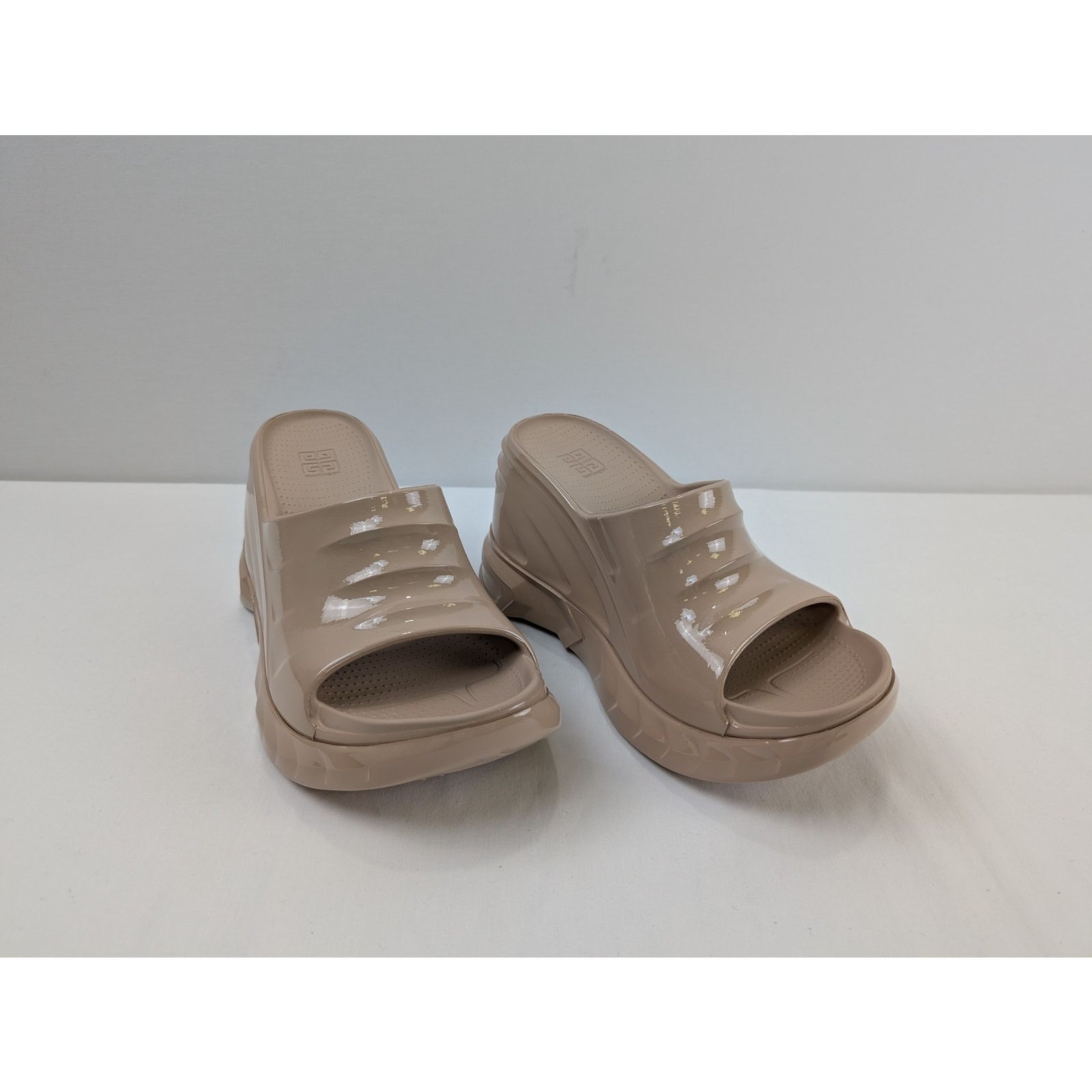 Givenchy o1rshd1 Women's Marshmallow Sandals in Nude Size US 10 / IT 40 - 5 Thumbnail
