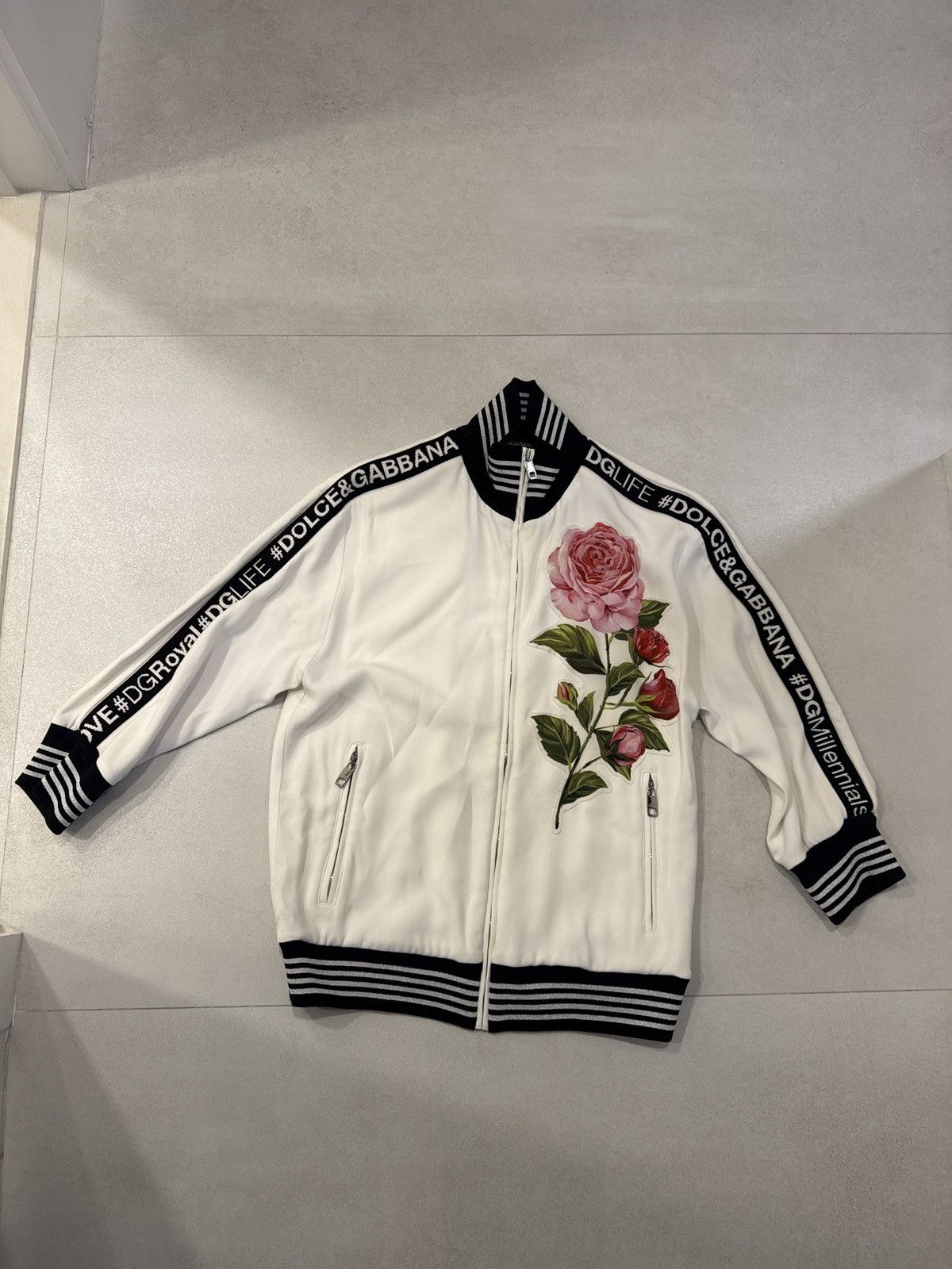 Dolce & Gabbana Dolce & Gabanna embroidery rose silk bomber Size XS / US 0-2 / IT 36-38 - 1 Thumbnail