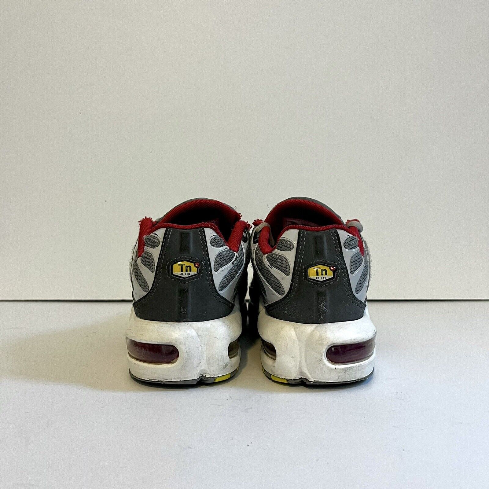 Nike 2019 Nike Air Max Plus TN GS Grey Red CD0609-005 Rare Sz 4Y Size US 5.5 / IT 35.5 - 5 Thumbnail