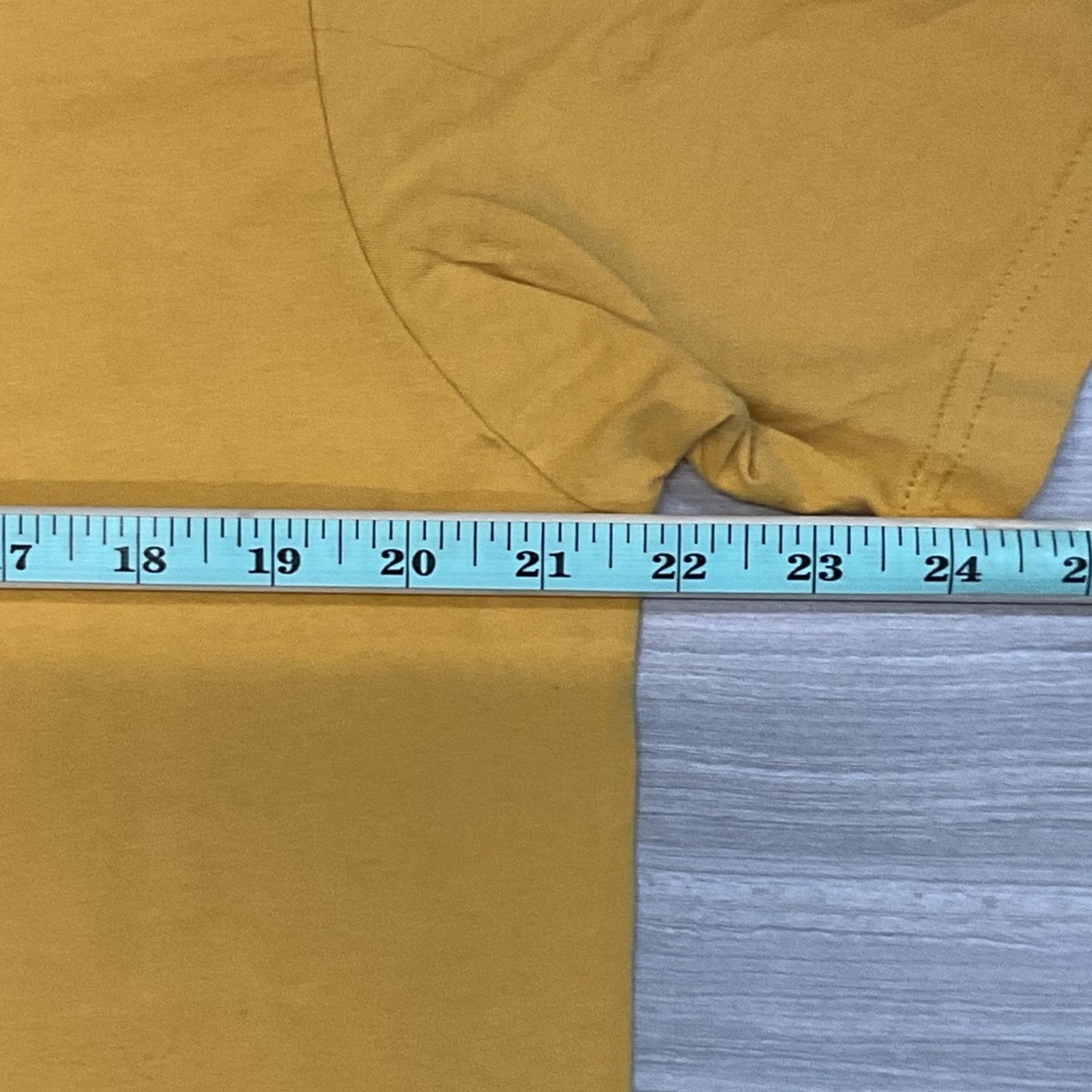 Patagonia Patagonia Yellow Side Pocket T-Shirt Size US L / EU 52-54 / 3 - 4 Thumbnail