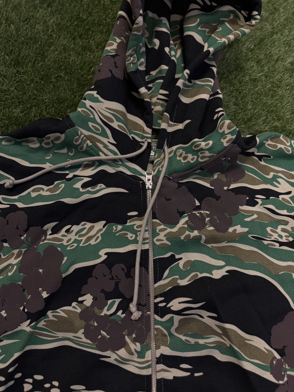 DENIM TEARS Denim Tears Cotton Wreath Hoodie Green Size Medium (NEW) Size US M / EU 48-50 / 2 - 5 Thumbnail