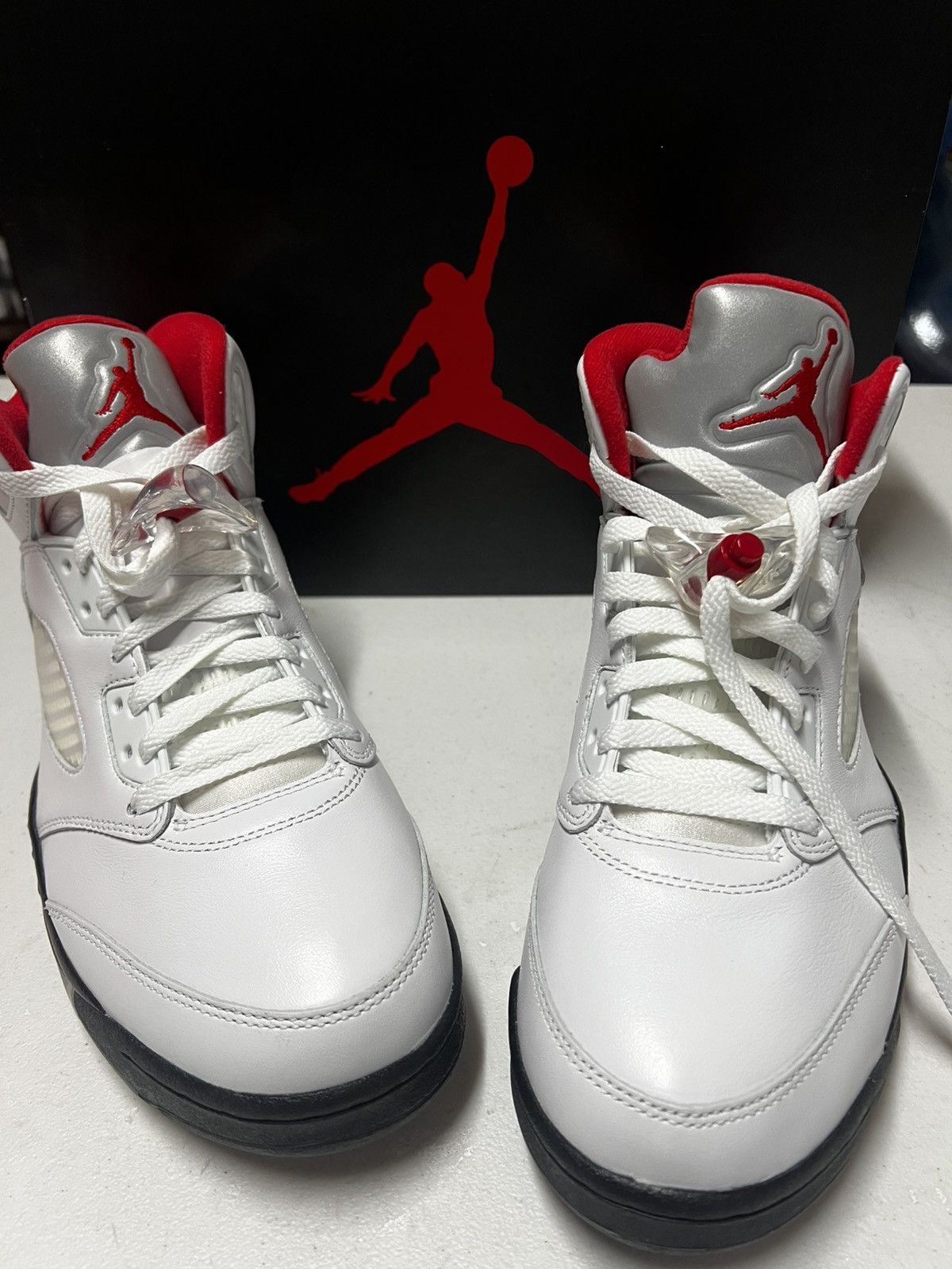 Jordan Brand Jordan 5 Retro Fire Red Silver Tongue Size US 9.5 / EU 42-43 - 10 Thumbnail