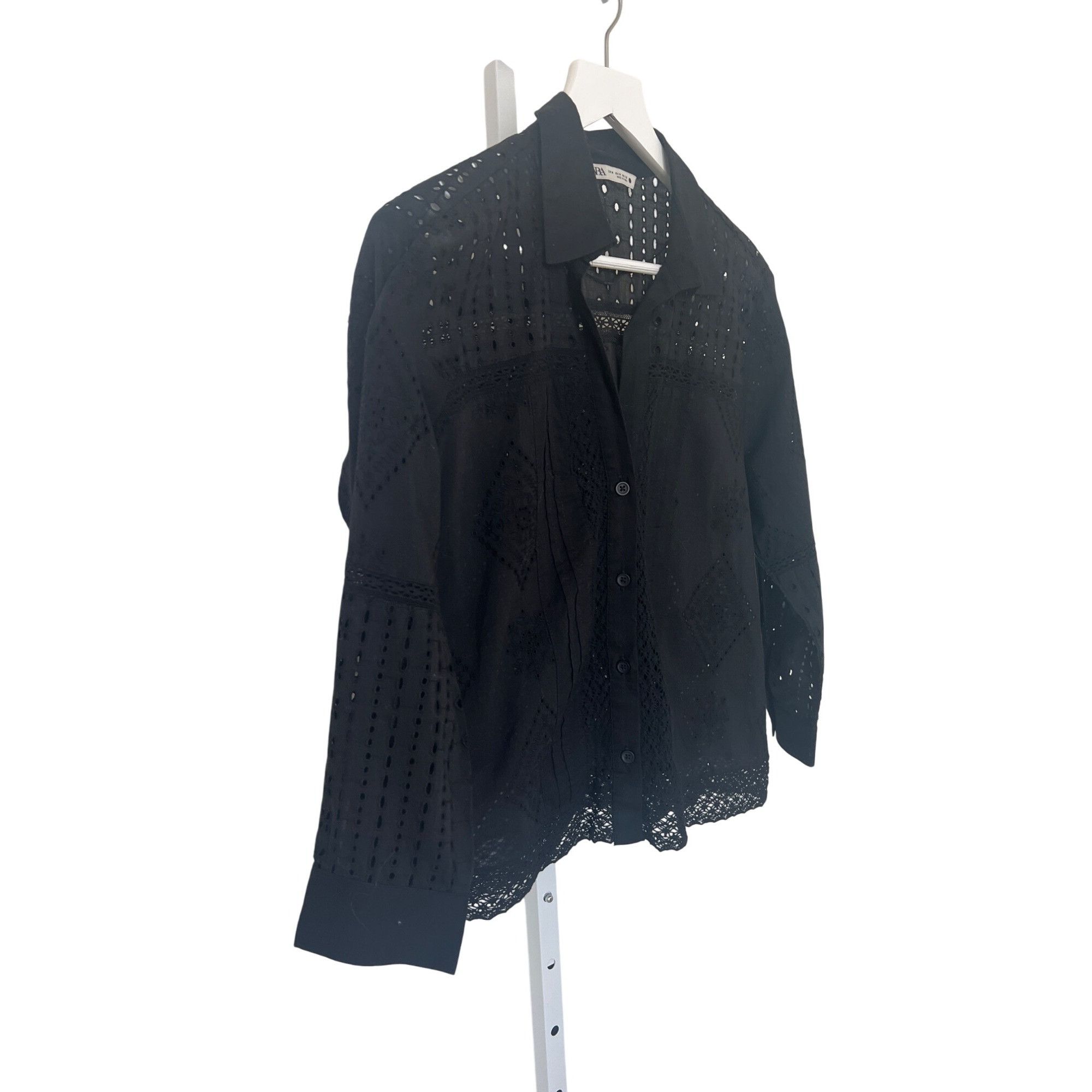 Zara Zara Black Embroidered Eyelet Button-Up Shirt Size M / US 6-8 / IT 42-44 - 2 Thumbnail