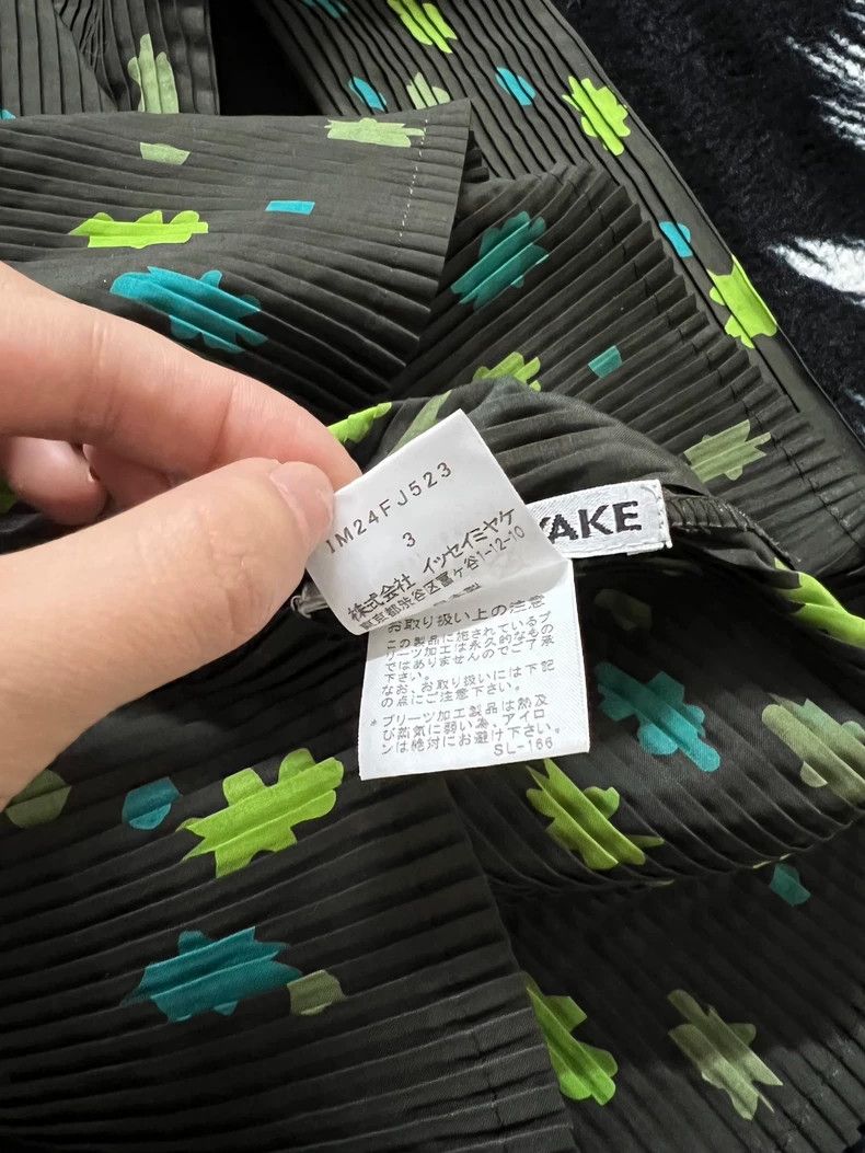 Issey Miyake issey miyake size：3 Olive green pleated cardigan top 2506- Size XXS / US 00 / IT 34 - 7 Thumbnail