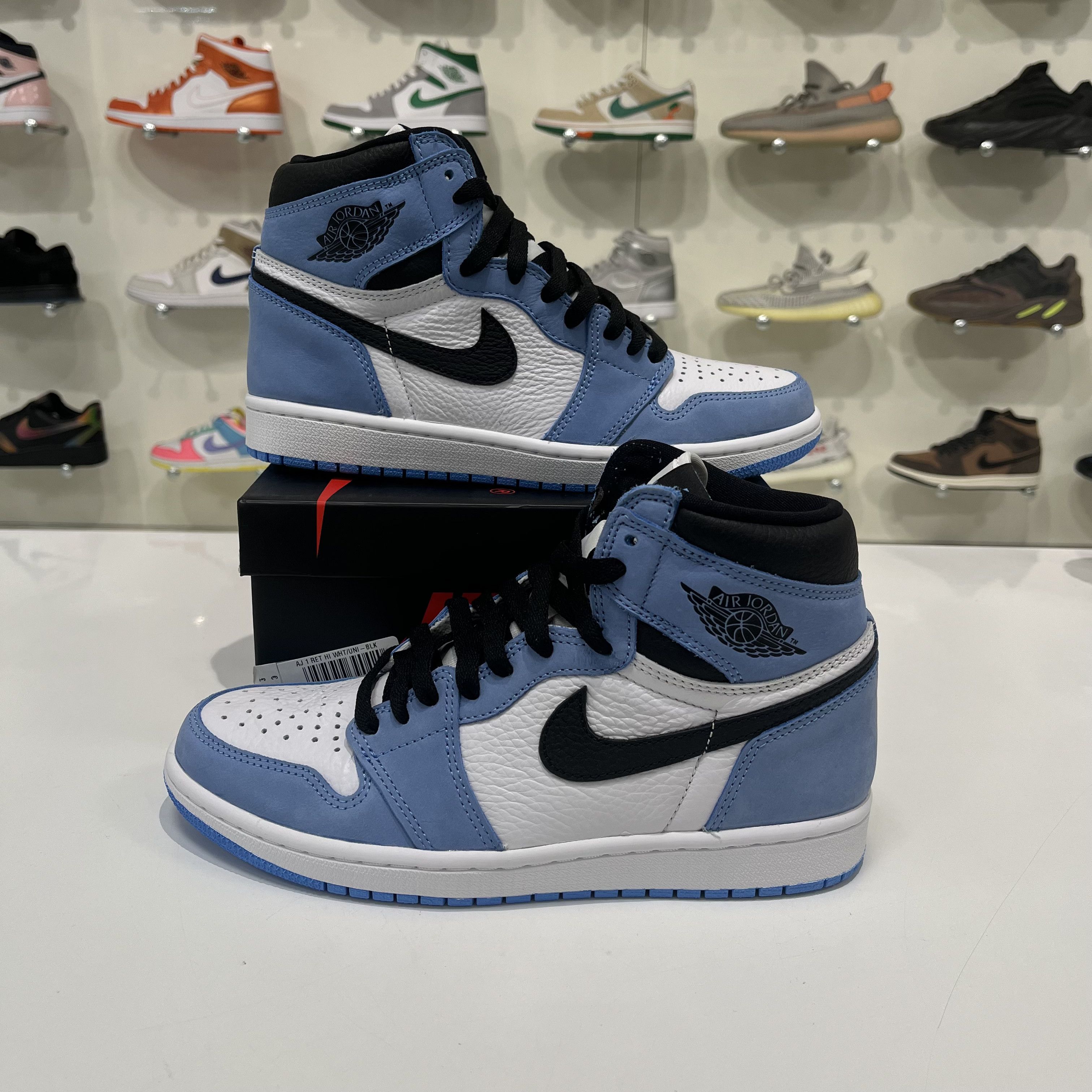 Nike Air Jordan 1 Retrro High University Blue Black Size US 7 / EU 40 - 1 Thumbnail