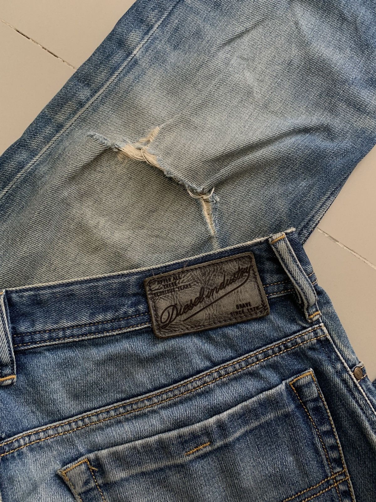 Diesel Diesel Industry Zathan Reguler Bootcut Faded Jeans Size US 32 / EU 48 - 3 Thumbnail