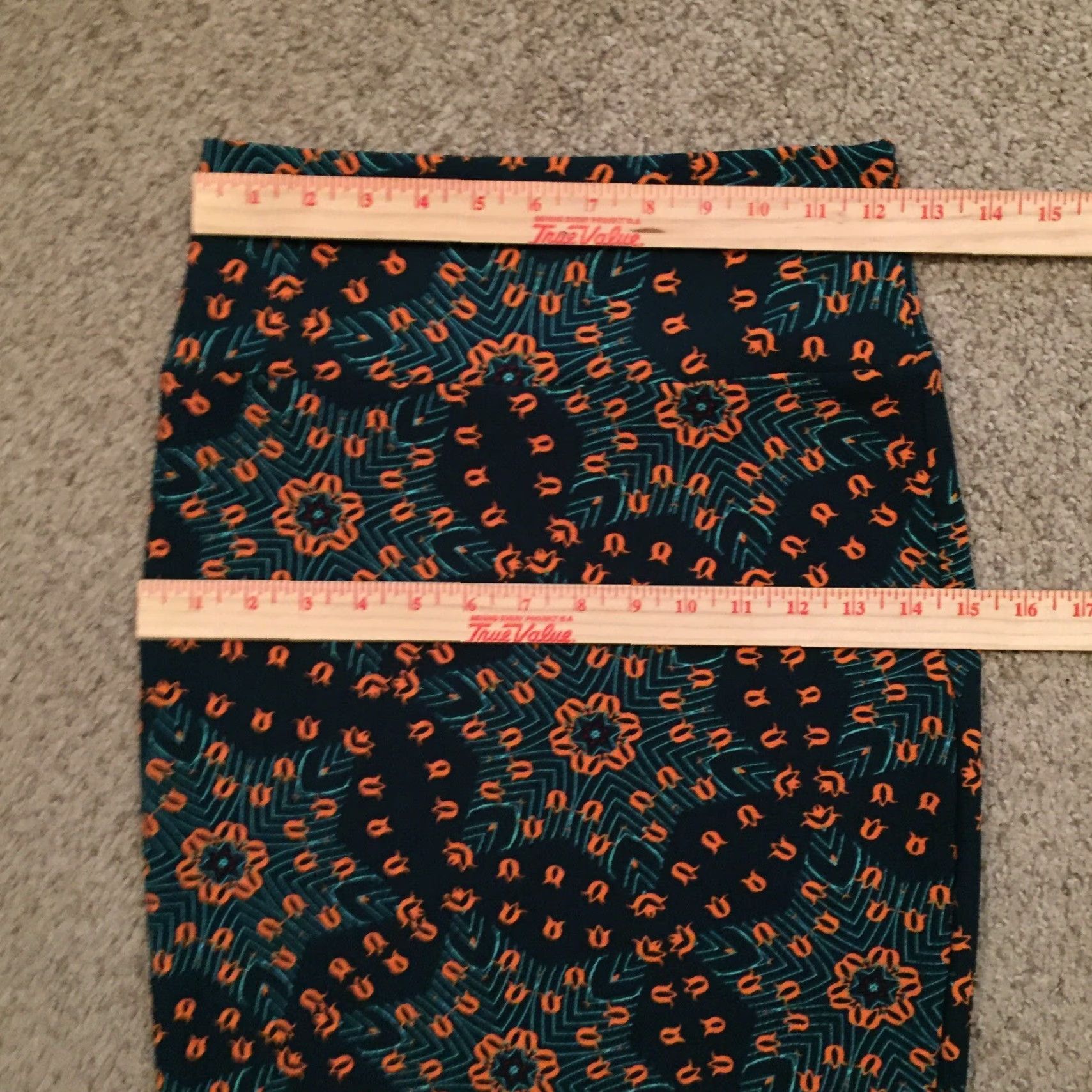 Vintage LuLaRoe Skirt XS Knee Length Unlined Pull On Green Geometric Women Knee Length Pencil Casual Geometric LuLaRoe Women XS Green Skirt Size 26" / US 2 / IT 38 - 3 Thumbnail