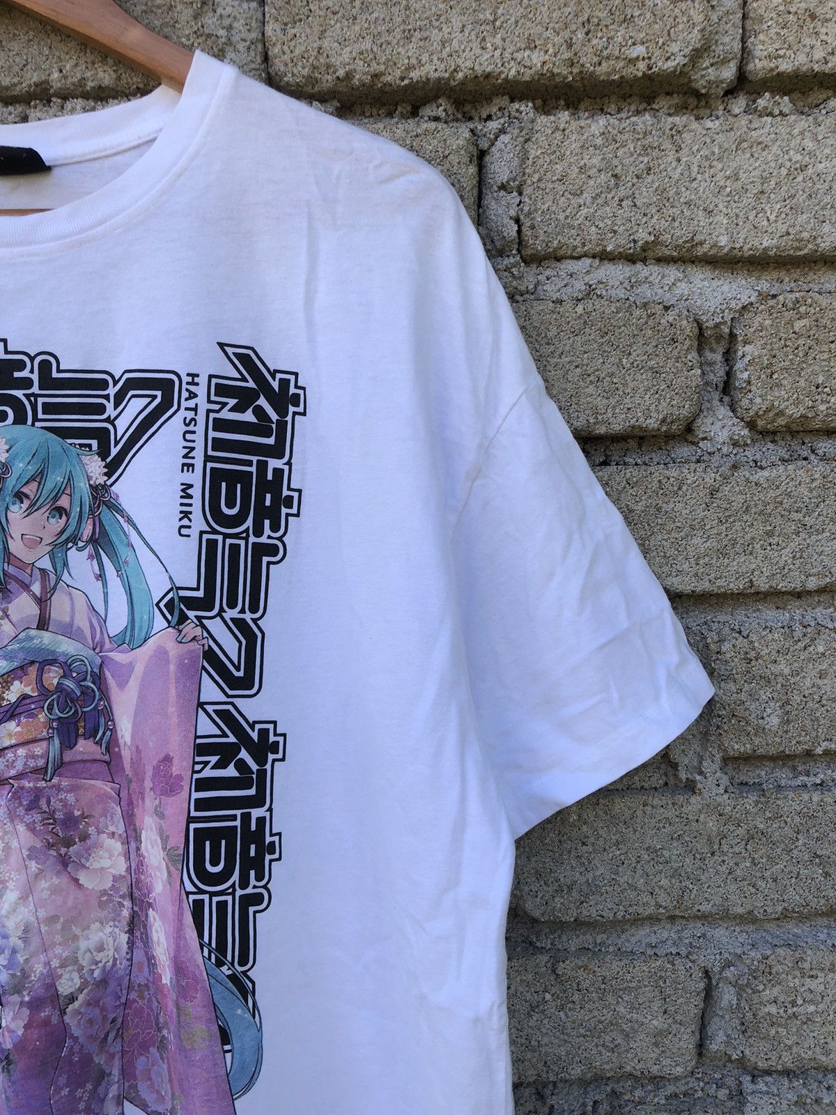 Anime Vintage Y2K Anime Hatsune Miku Kimono Movie Tshirt Size US L / EU 52-54 / 3 - 6 Thumbnail