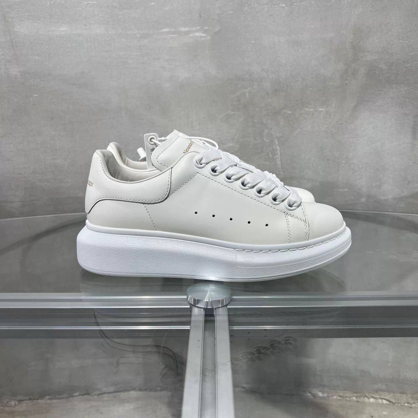 Alexander McQueen McQueen white sneakers new 36.5 white heel Size US 6 / IT 36 - 4 Thumbnail