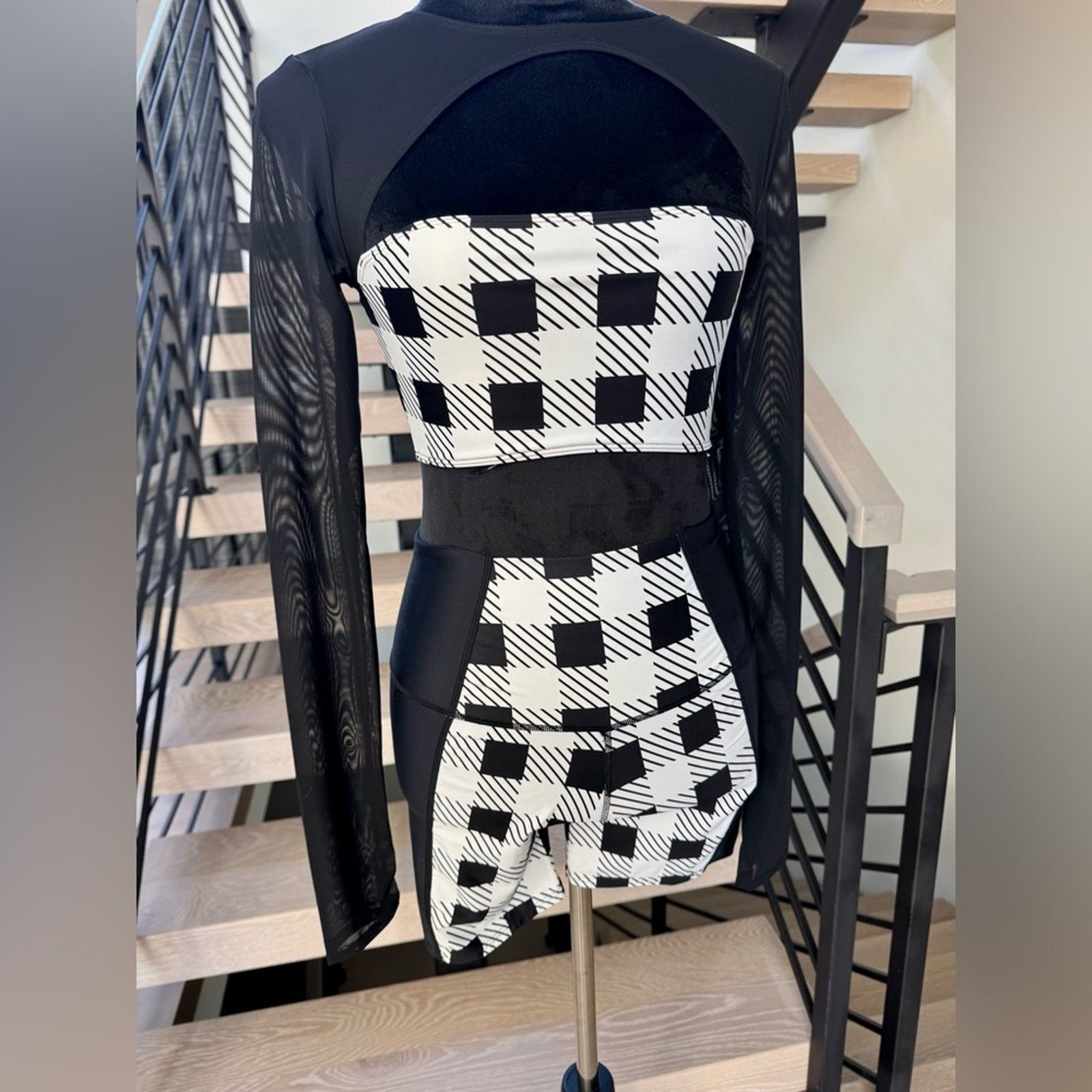 Other Stylish Black and White Checkered top with biker shorts XS Size 25" / US 0 / IT 36 - 2 Thumbnail