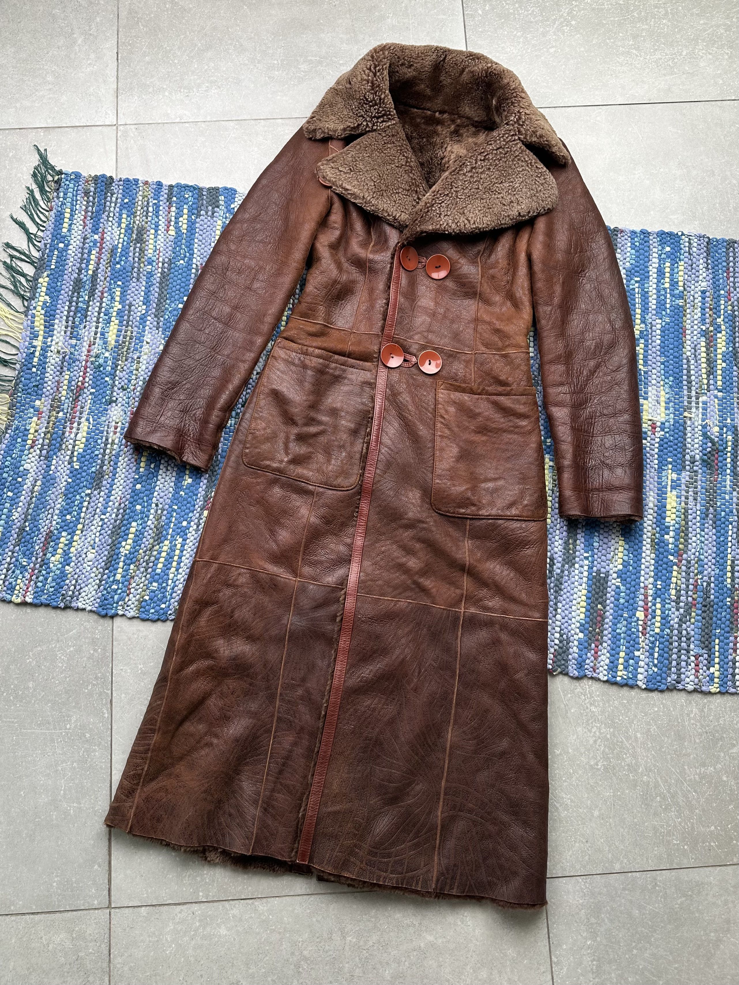 Image of Leather Jacket x Sheepskin Coat Vintage Real Sheepskin Coat in Brown, Women's (Size Small)