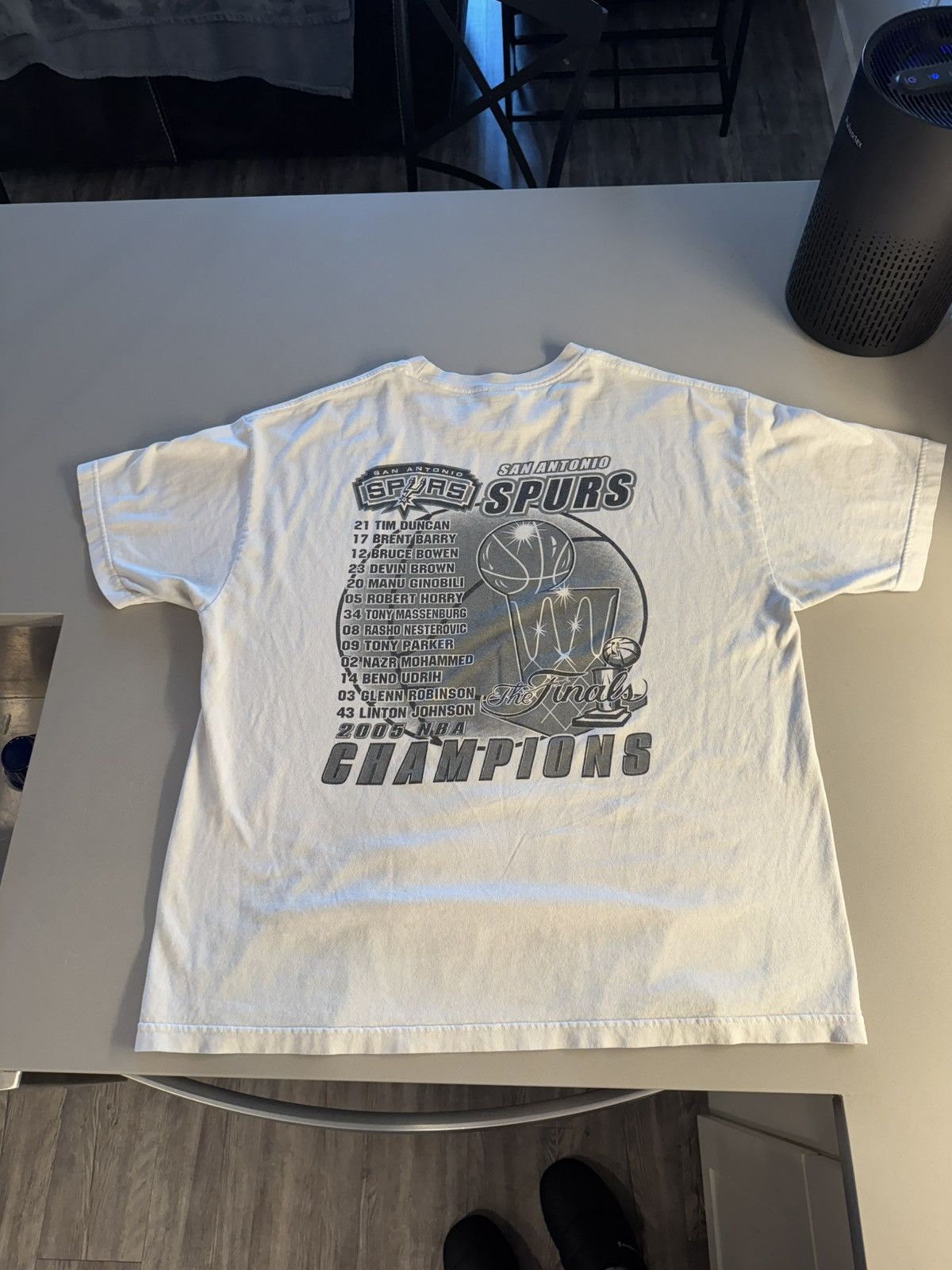 Vintage AAA 2005 SAN ANTONIO SPURS CHAMPS TEE Size US XL / EU 56 / 4 - 2 Thumbnail