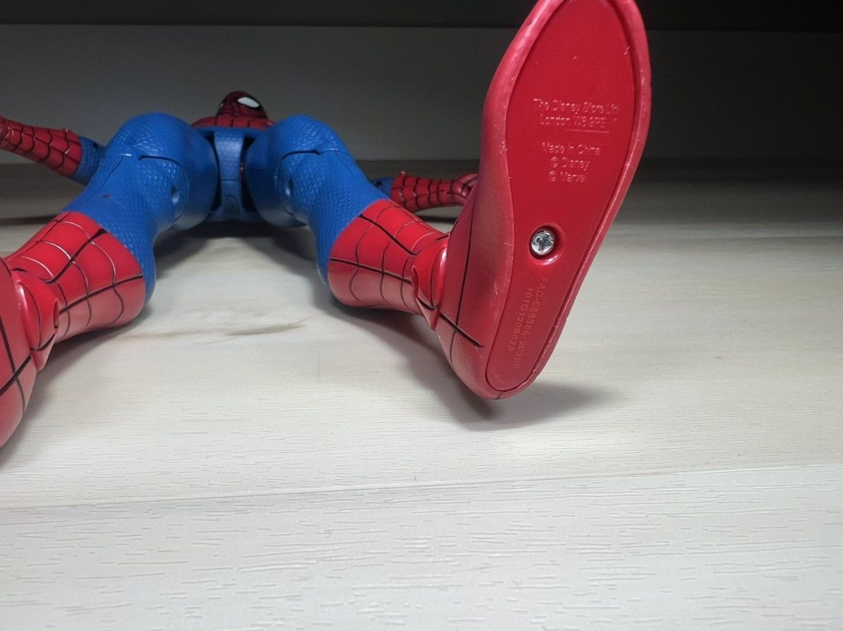 Marvel Comics SPIDER-MAN 14” WEB SLING SOUND Action Figure Articulated Size ONE SIZE - 8 Thumbnail