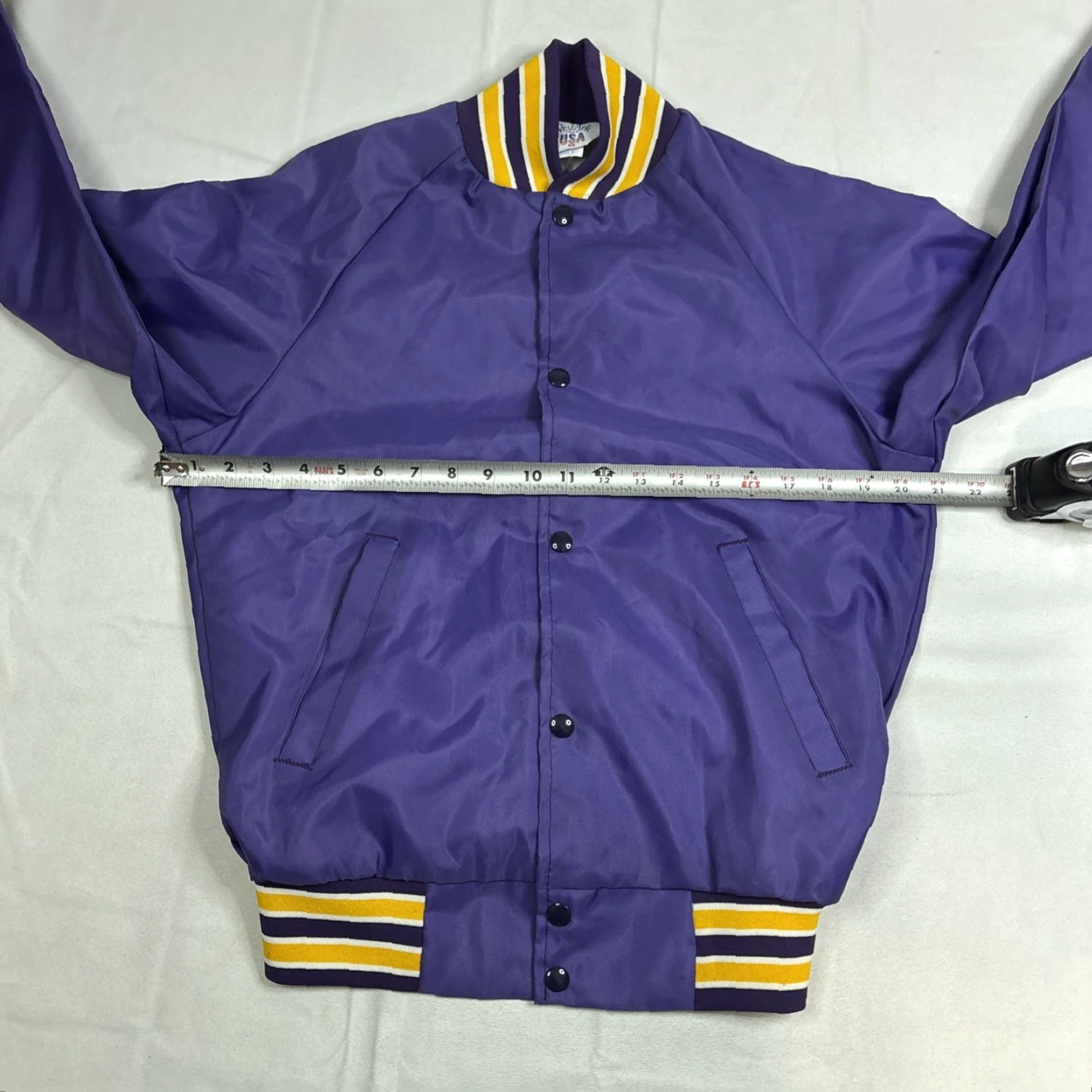 Vintage VINTAGE WestArk Satin Jacket Snap Front XS Purple Yellow 80s Men’s Varsity Jacket Jacket Mens XS Purple 80s Satin Snap Nylon Blk? Size US XS / EU 42 / 0 - 4 Thumbnail