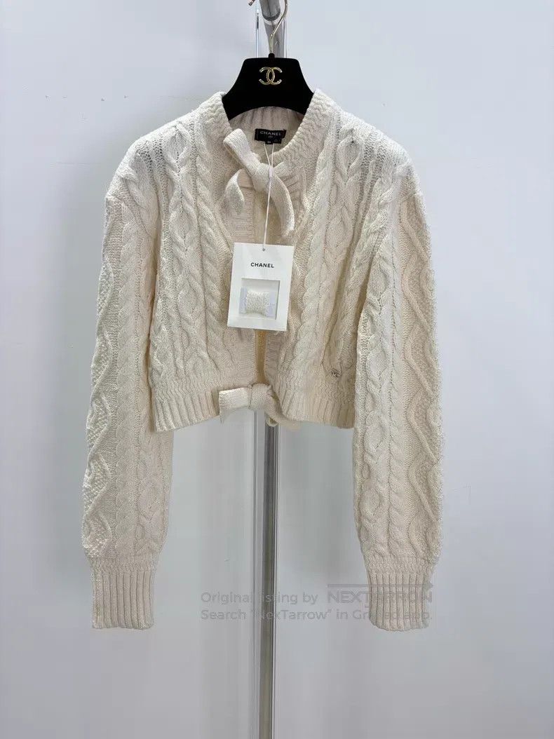 Chanel Chanel Beige bow cashmere cardigan coat Size XS / US 0-2 / IT 36-38 - 1 Thumbnail