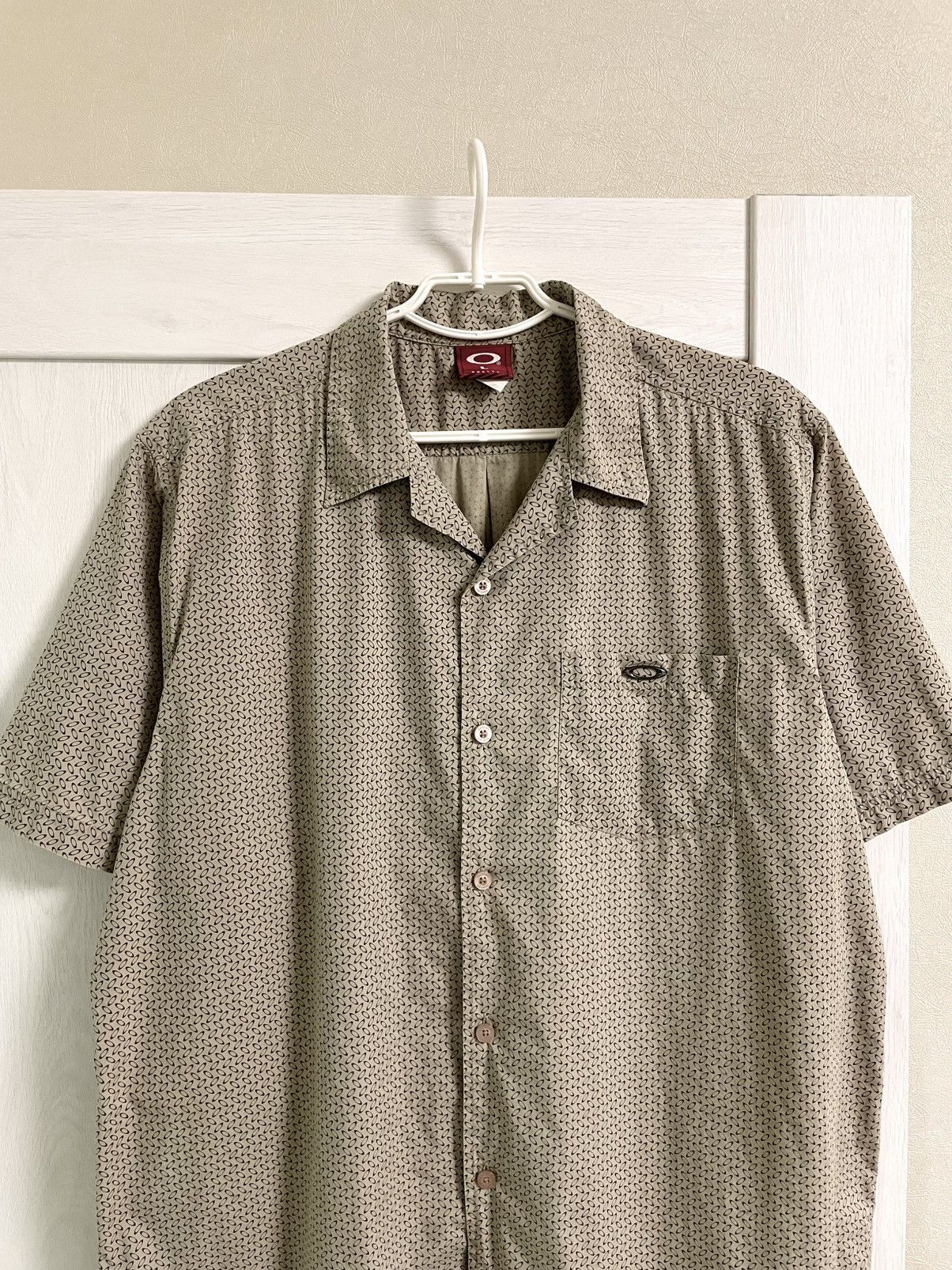 Oakley Vintage 90s Oakley Metal Logo Camp Collar Cuban Button Shirt Size US L / EU 52-54 / 3 - 1 Thumbnail