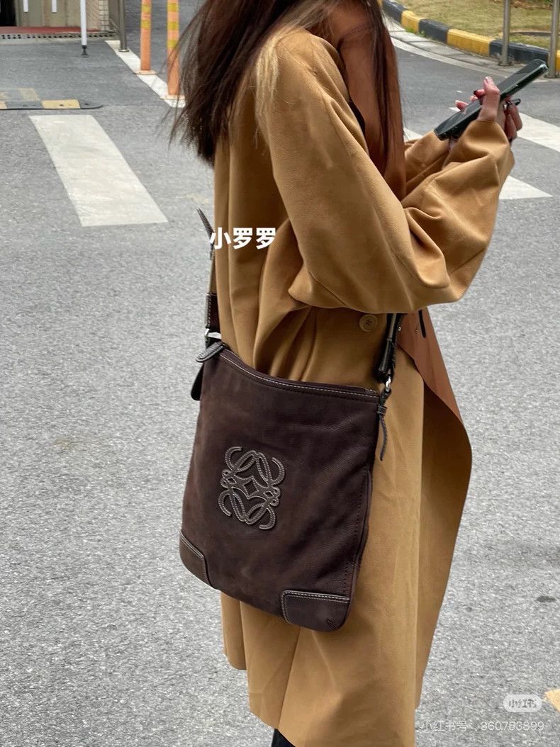 Loewe loewe A large logo crossbody bag with full leather stitchin Size ONE SIZE - 8 Thumbnail