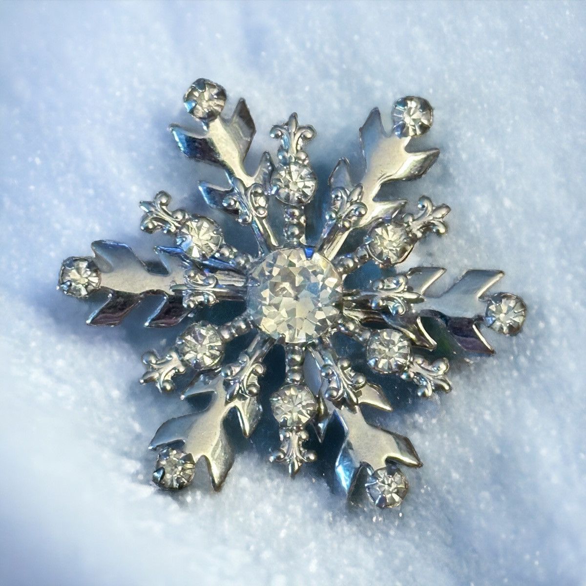 Vintage Vintage rhinestone snowflake brooch Size ONE SIZE - 1 Thumbnail