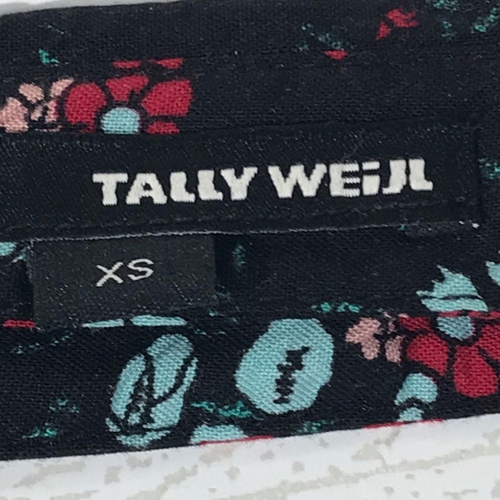 Other Tally Weijl Black Floral Racerback Shirt Size XS Size XS / US 0-2 / IT 36-38 - 5 Thumbnail