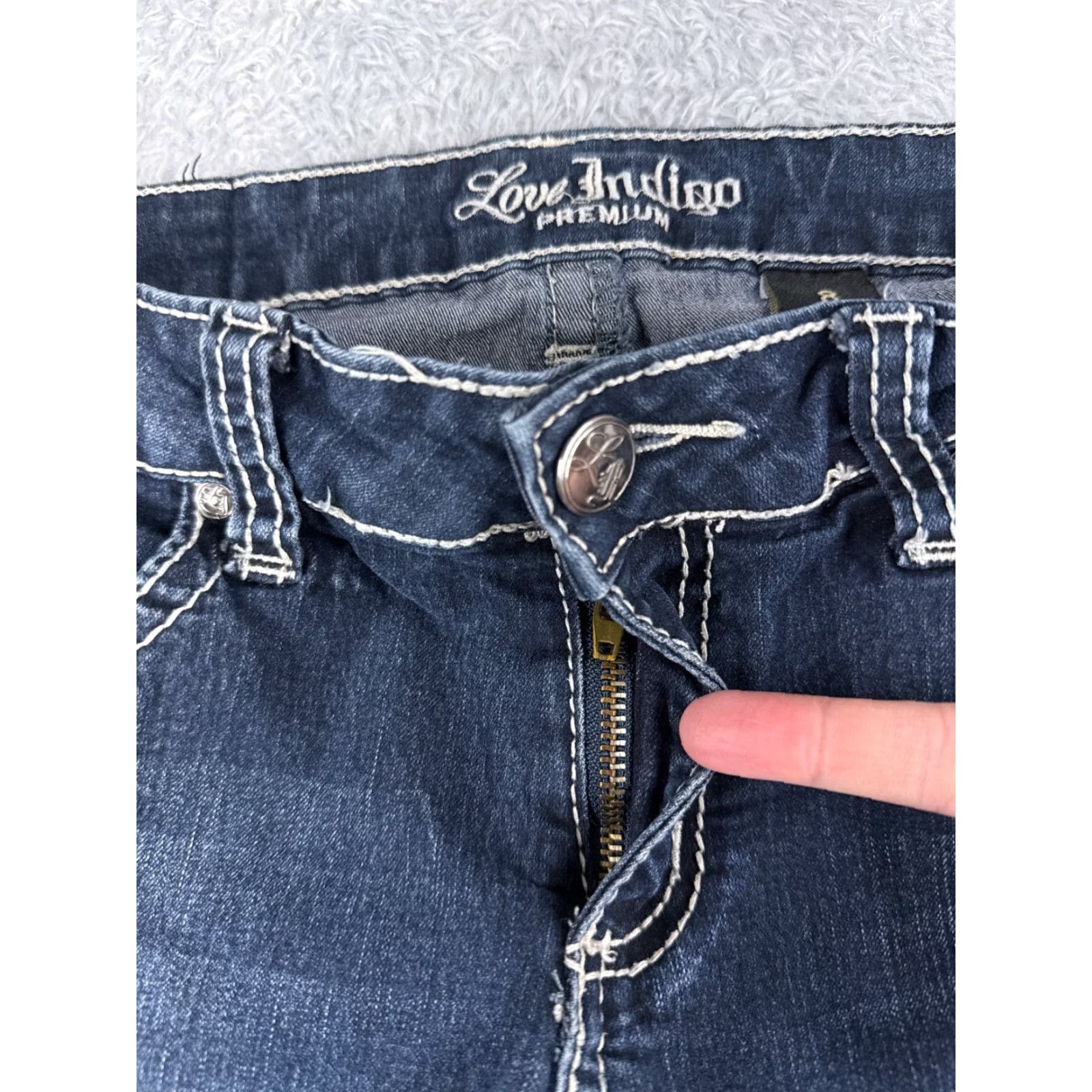 Denime Love Indigo Jeans Women 8 Blue Denim Flared Low Rise 30x30 Embroidered Sequin 5-Pocket Cotton Blend Medium Wash Vintage No N/A Size 30" / US 8 / IT 44 - 5 Thumbnail