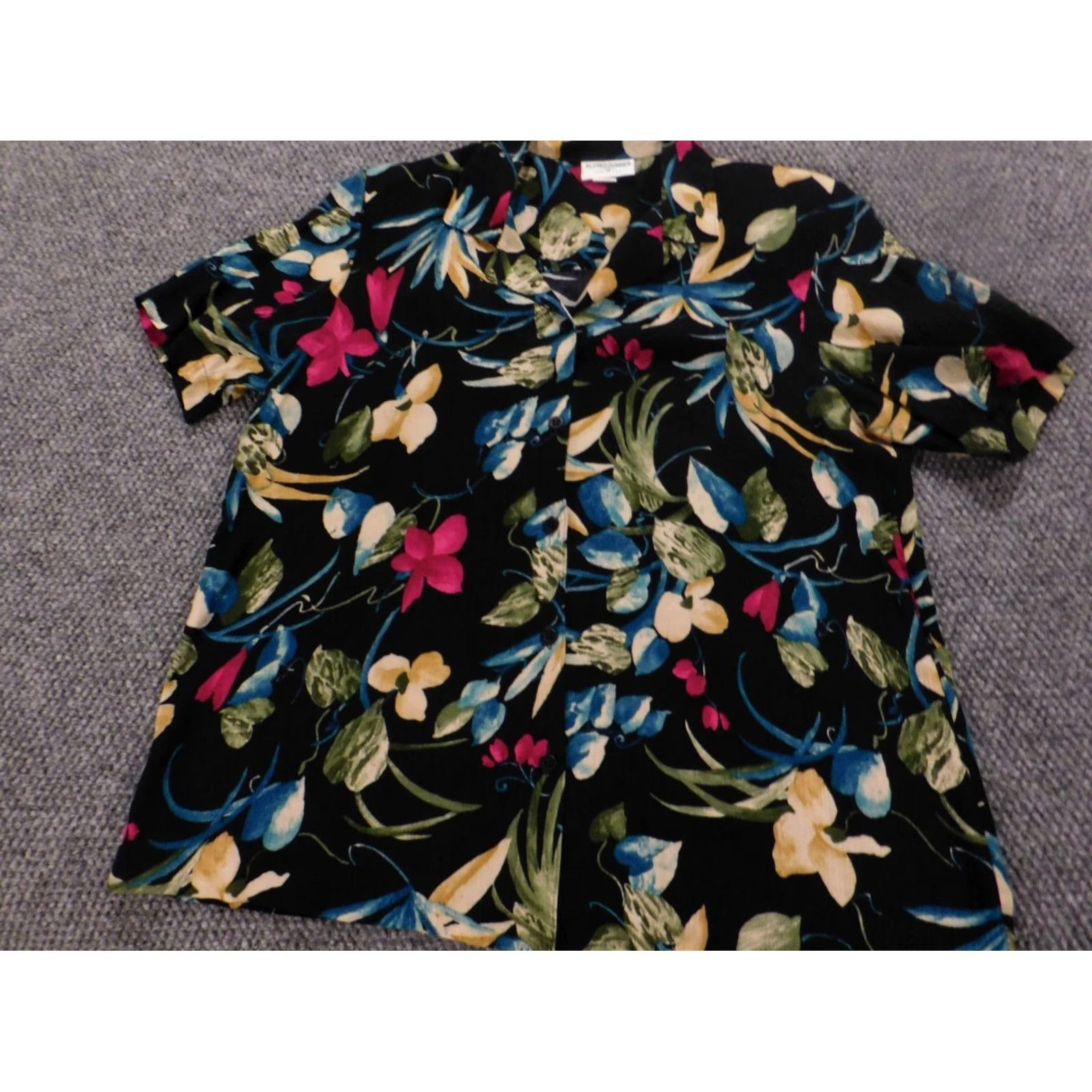 Vintage Alfred Dunner Button-Up Shirt Womens Black Floral Short Sleeve 16 Crew Neck Button Vintage? No, Regular Fit, Polyester, Casual Island Vibes Size XXL / US 16-18 / IT 52-54 - 2 Thumbnail