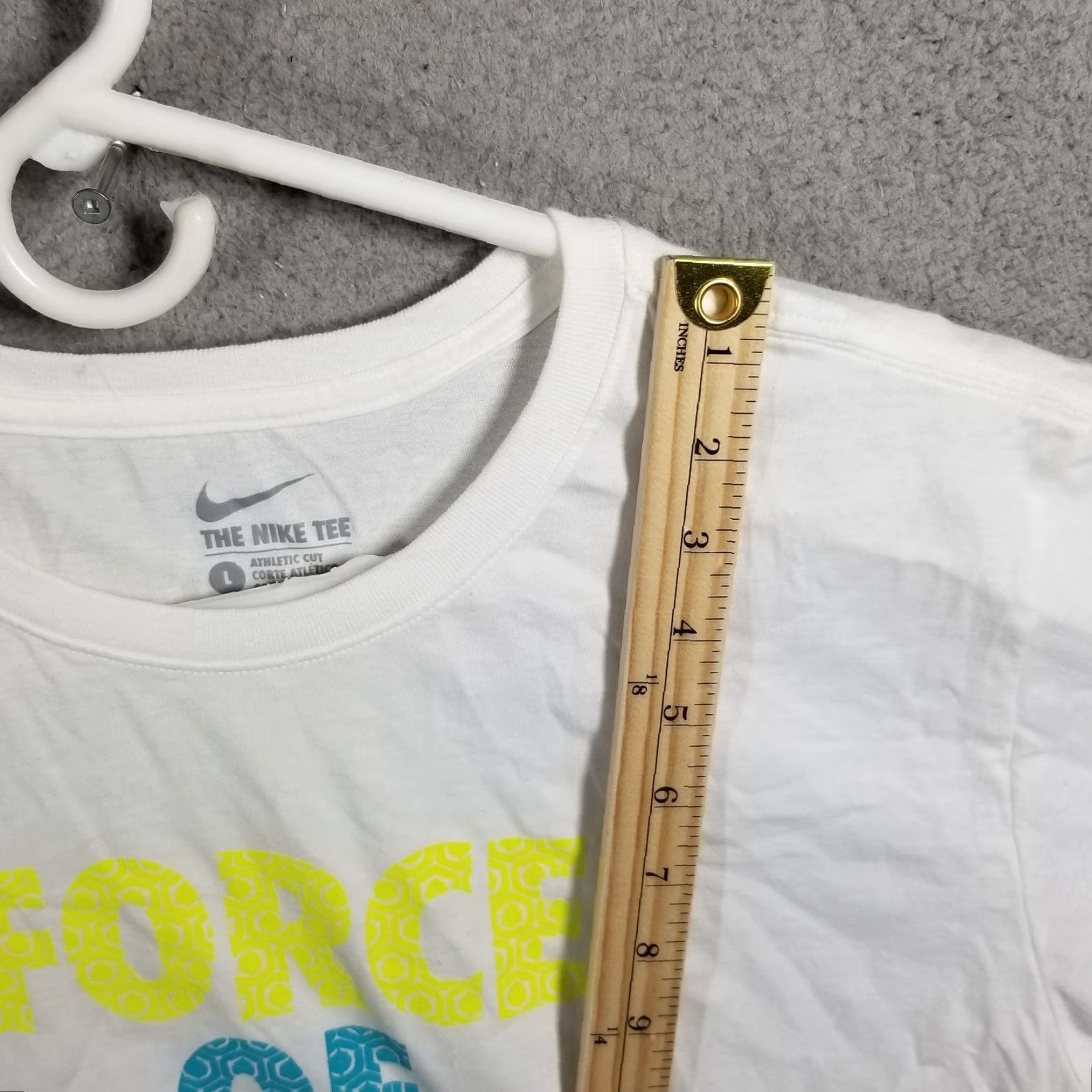 Nike Nike Dri-FIT Shirt Mens Large White Athletic Crewneck Short Sleeve 100% Polyester Logo Lightweight Breathable Moisture Wicking Athletic Nike Dri-FIT Size US L / EU 52-54 / 3 - 4 Thumbnail