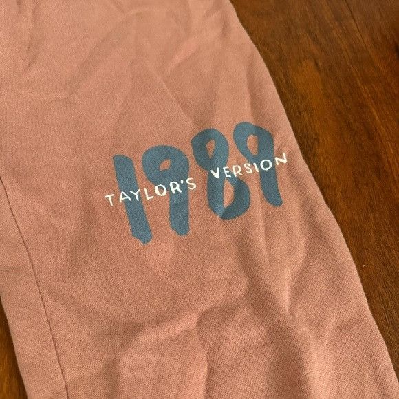 Other TALOR SWIFT 1989 PINK TOUR TAYLOR’S VERSION SWEATPANTS SZ SM Size 24" / US 00 / IT 34 - 3 Thumbnail