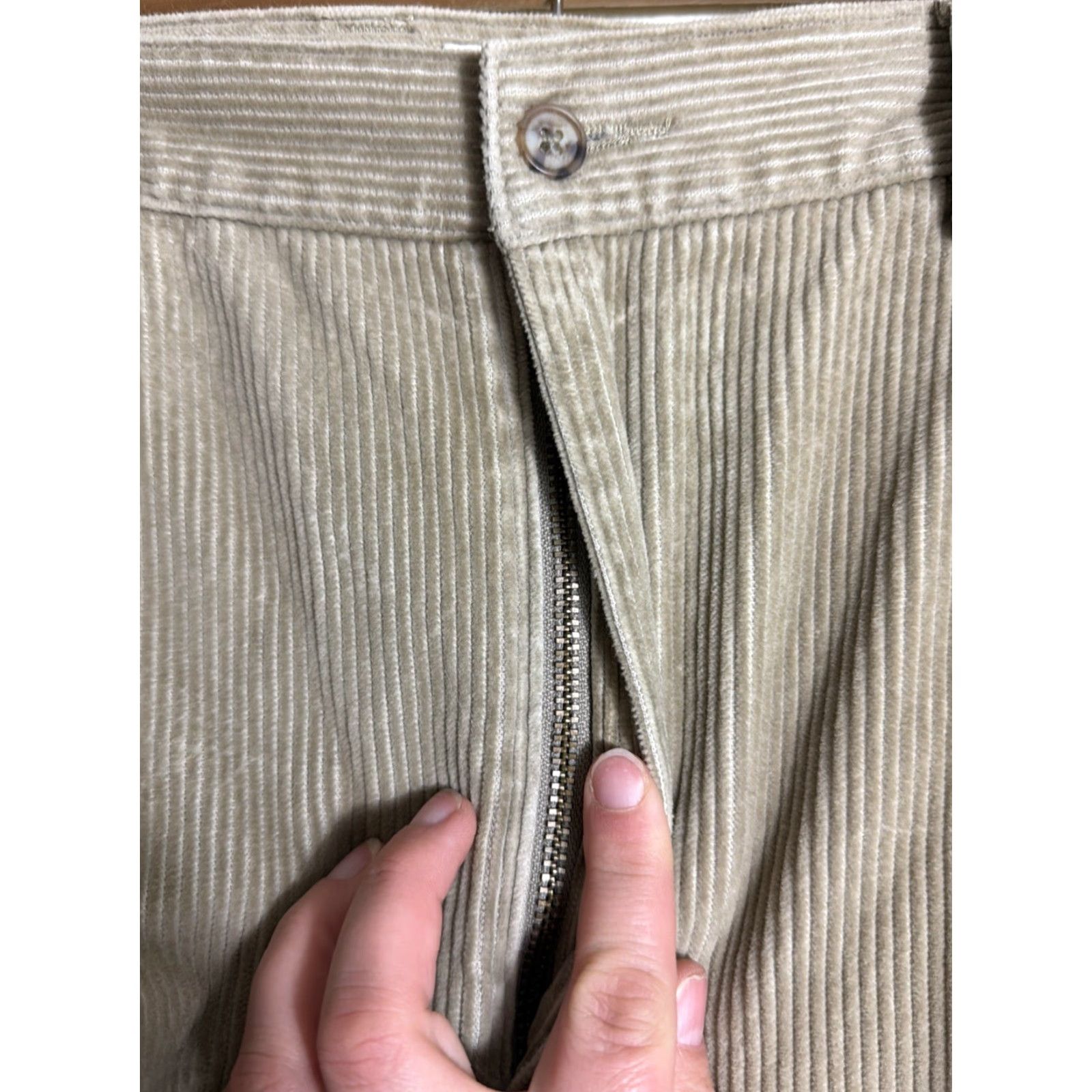 Gap VINTAGE Gap Easy Fit Corduroy Pants Mens 32 34 29 Beige Tan 90s Grunge Cuffed Straight Pockets 5-Pocket Chino Size US 34 / EU 50 - 7 Thumbnail