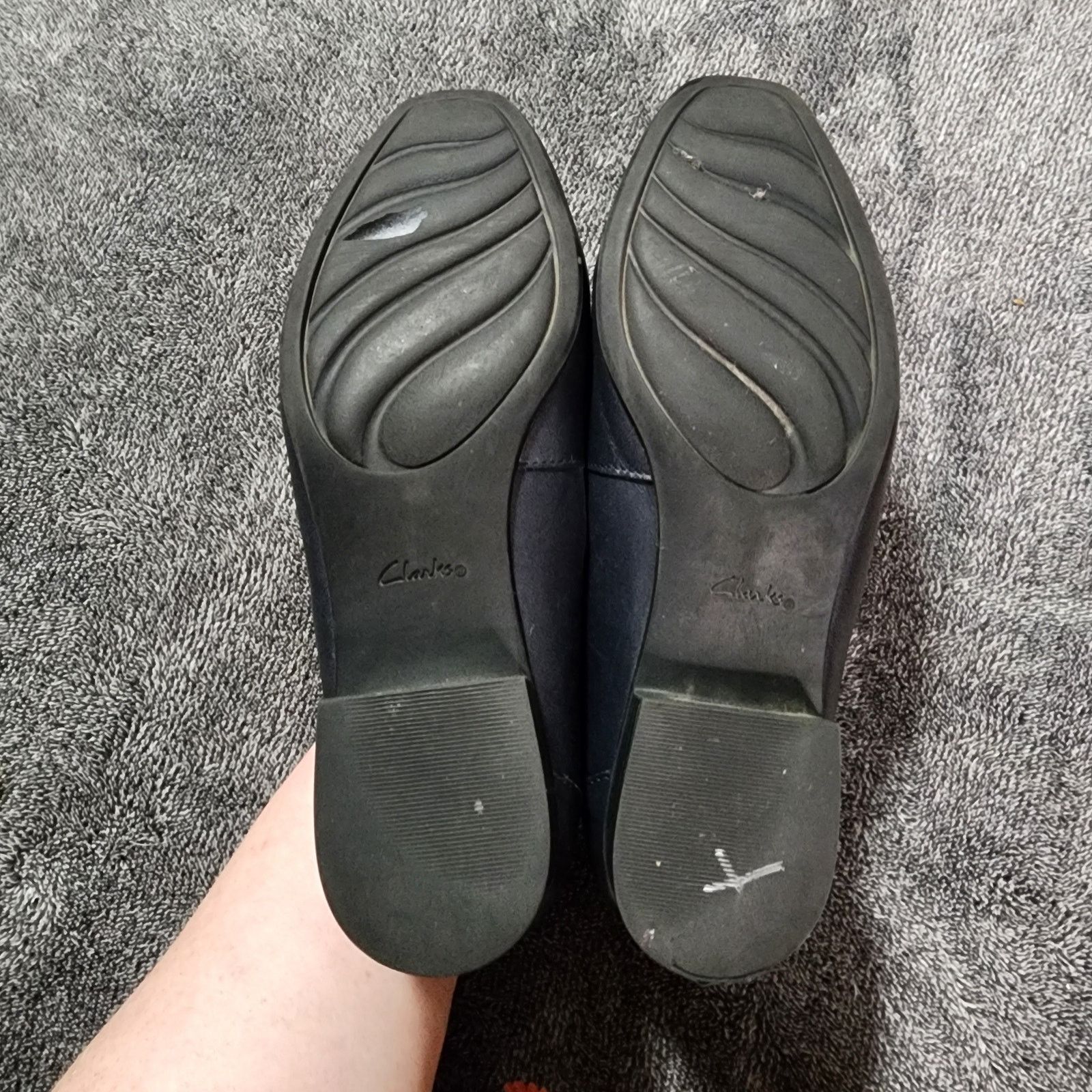 Clarks Clarks Navy blue shoes 1in. Heel size 5.5 womens b2 Size US 5.5 / IT 35.5 - 4 Thumbnail