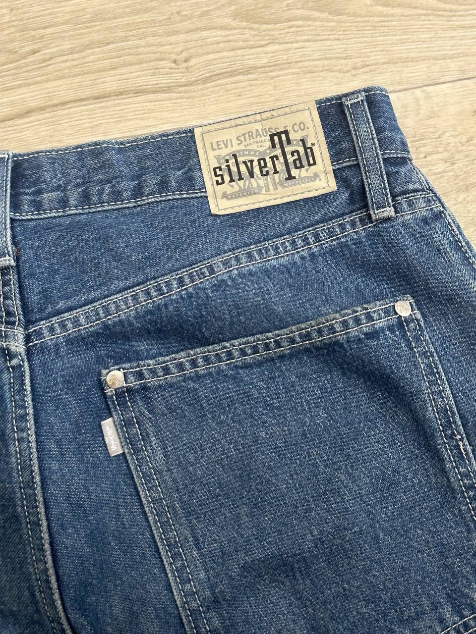Levi's Levi's SilverTab '94 Baggy Cargo Jeans Medium Wash Pants W31 Size US 31 - 4 Thumbnail