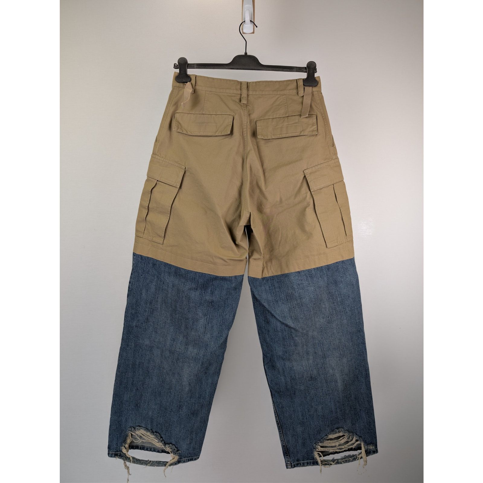 Balenciaga o1rshd1 Cotton Ripstop Patched Cargo Pants in Beige Size US 26 / EU 42 - 15 Thumbnail