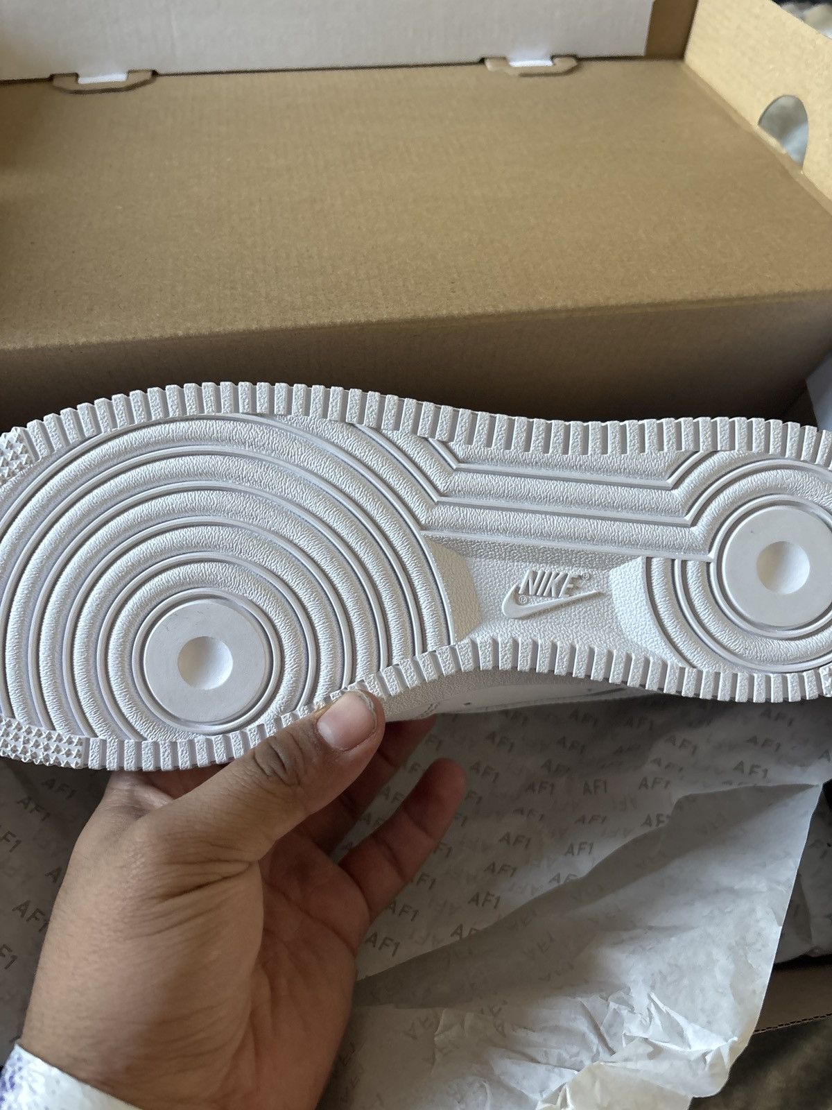 Nike Size 10 W air force 1. Size US 8.5 / EU 41-42 - 3 Thumbnail