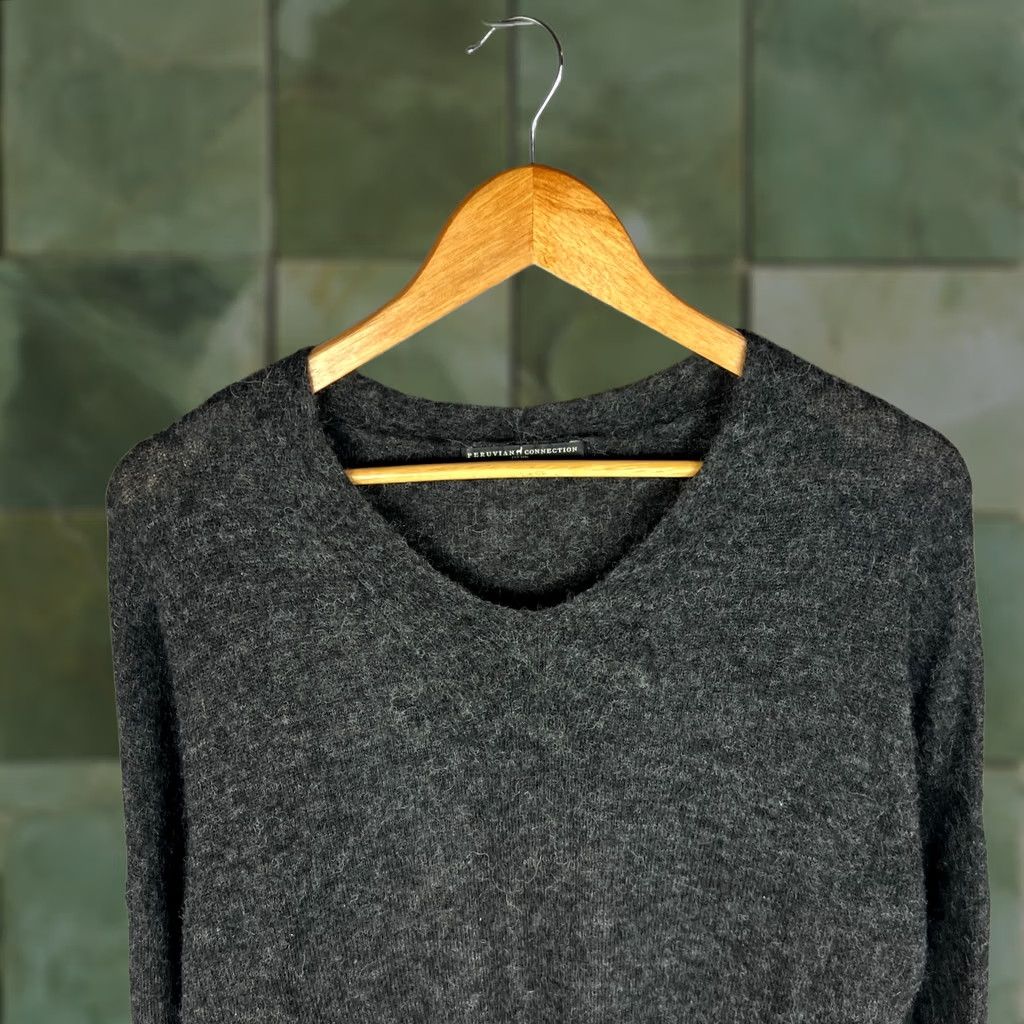 Vintage Peruvian Connection Alpaca Wool Blend Sweater Gray V-Neck Pullover Size L Womens Pullover Gray Alpaca Wool Blend V-Neck, Size L Size L / US 10 / IT 46 - 1 Thumbnail