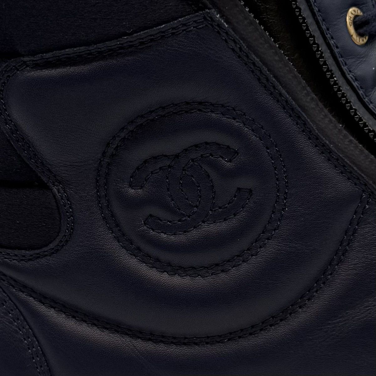 Chanel Chanel High-Top Sneakers in Navy Lamdskin Size US 11 / EU 44 - 10 Thumbnail