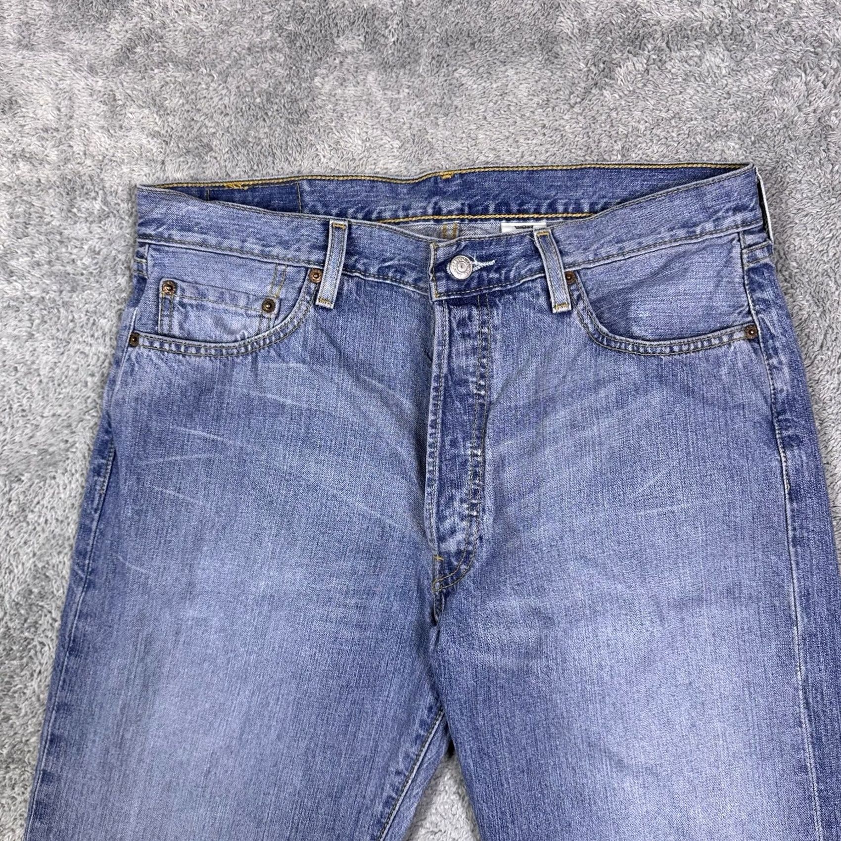 Levi's VINTAGE Levi's 501xx Jeans Mens 34x34 Lightwash Button Fly 90s Grunge Skate Y2K Size US 36 / EU 52 - 2 Thumbnail