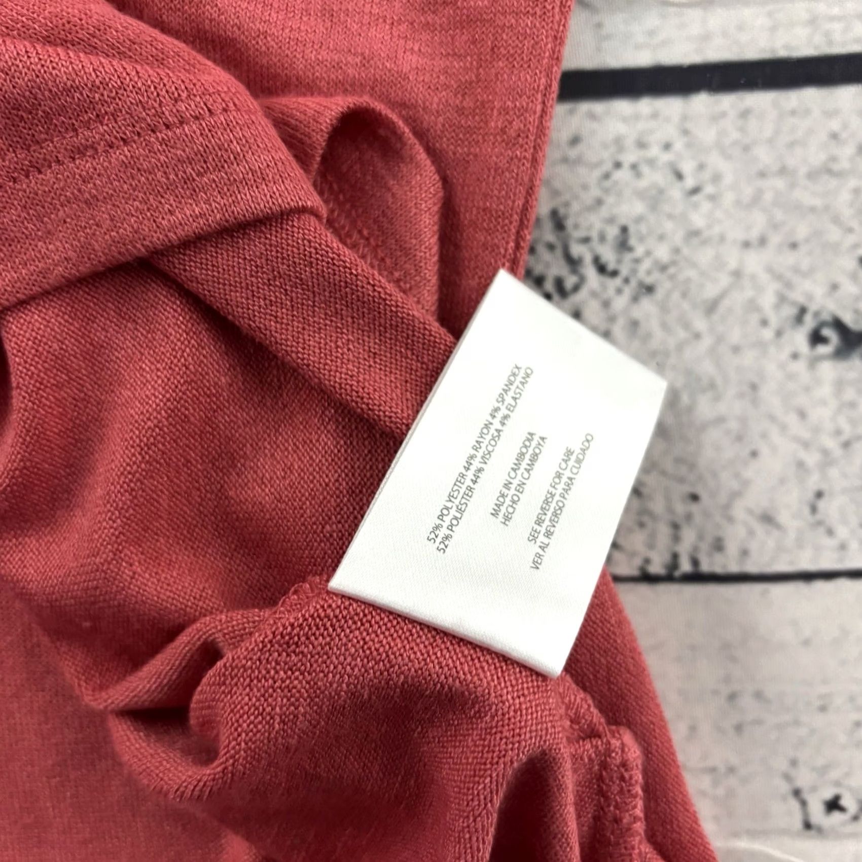 Orvis Orvis Women's Large Mineral Red V-Neck Short-Sleeve Relaxed Tee Shirt Size L / US 10 / IT 46 - 6 Thumbnail