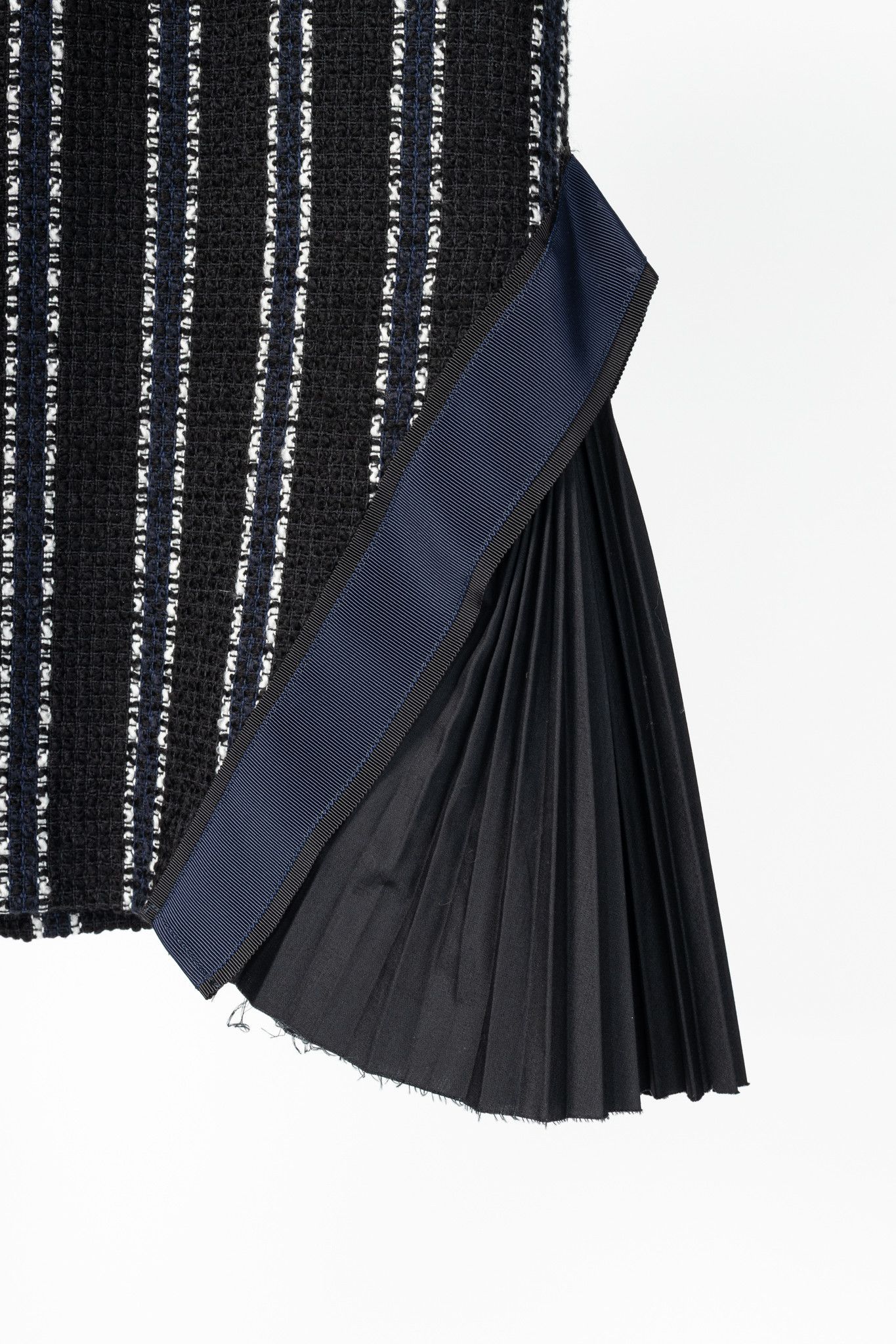Sacai Sacai Luck R15 Black Striped Tweed Pleated-Trim Pencil Skirt Size 27" / US 4 / IT 40 - 6 Thumbnail
