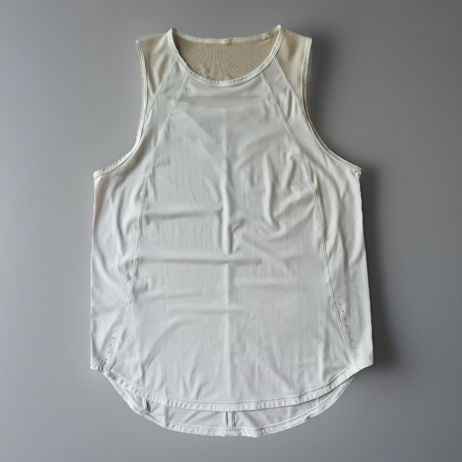 Lululemon Lululemon Tank Top Women's 6 White Vent Surge Workout Size M / US 6-8 / IT 42-44 - 1 Thumbnail