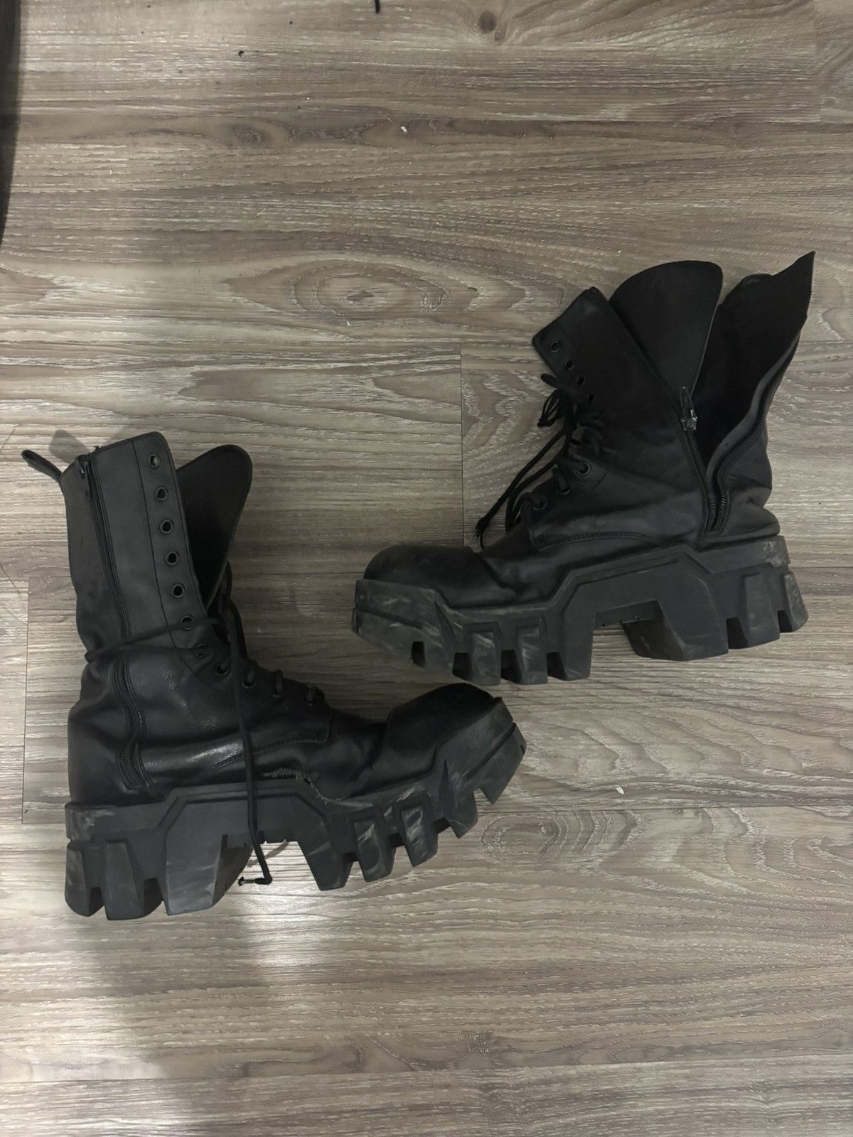 balenciaga distressed bulldozer boots 43（Balenciaga Balenciaga 