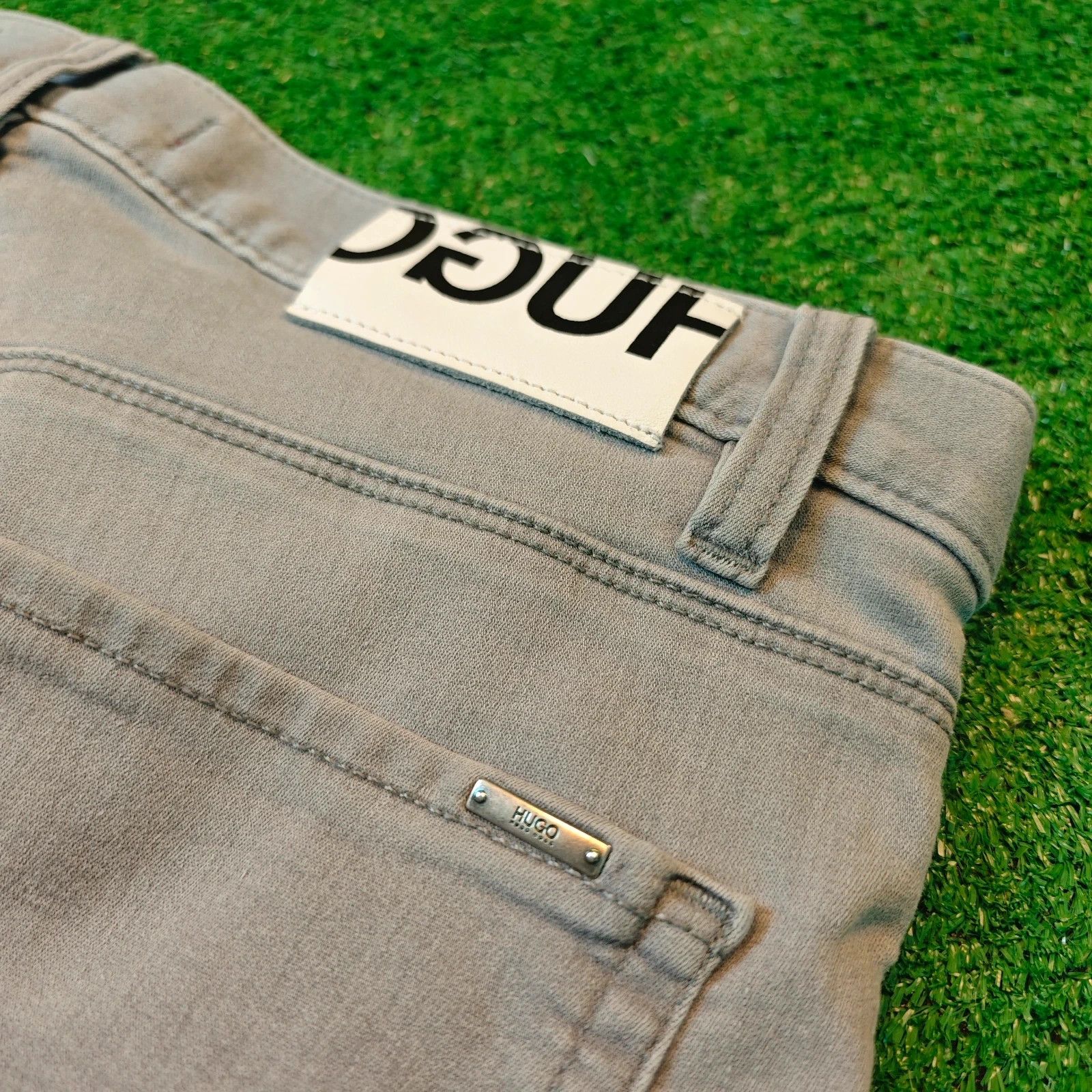 Hugo Boss Hugo Boss Jeans Mens 33x34 gray slim zip fly denim pants Size US 33 - 8 Thumbnail