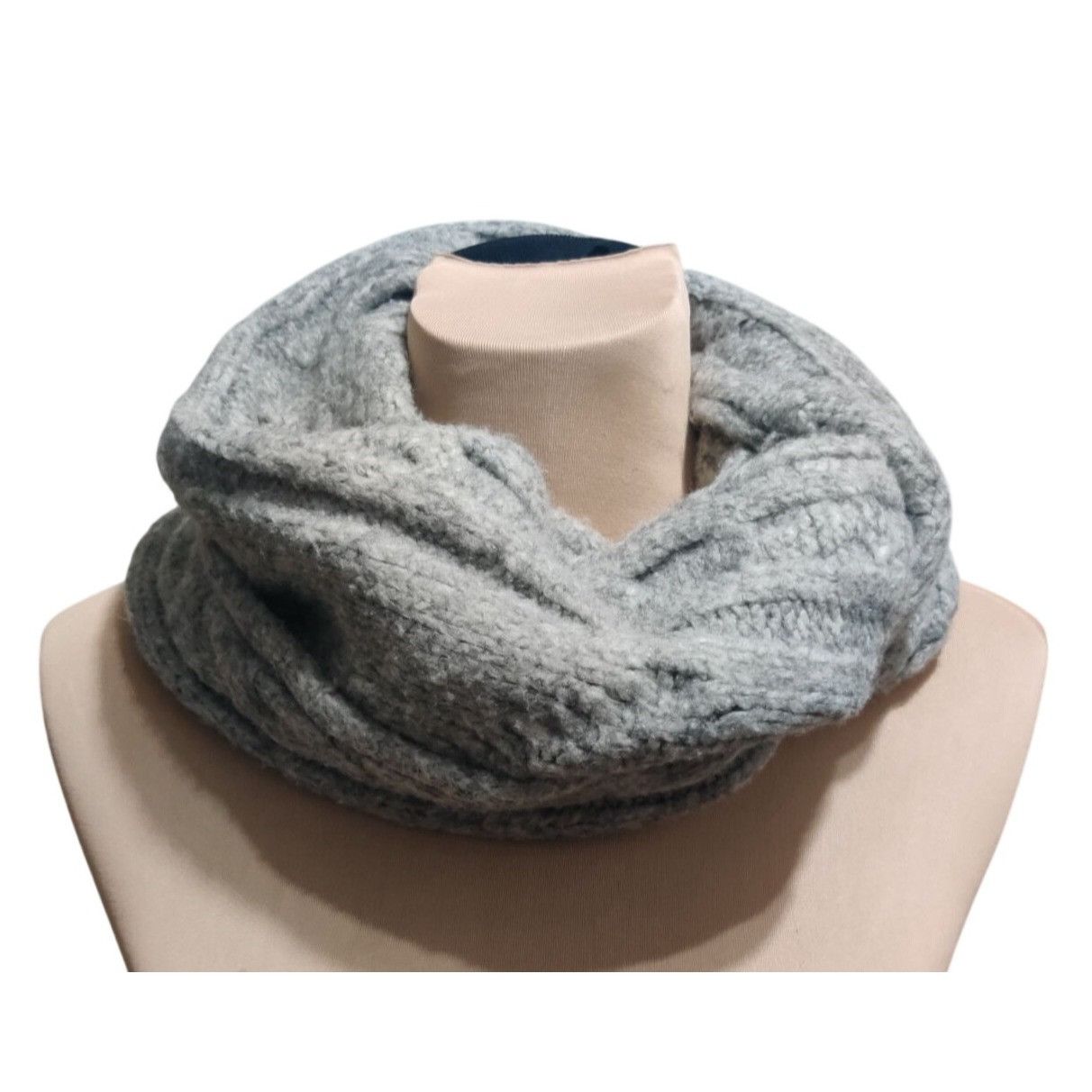 Old Navy Old Navy Gray Cable Knit Infinity Scarf Cozy Chunky Soft War Size ONE SIZE - 4 Thumbnail