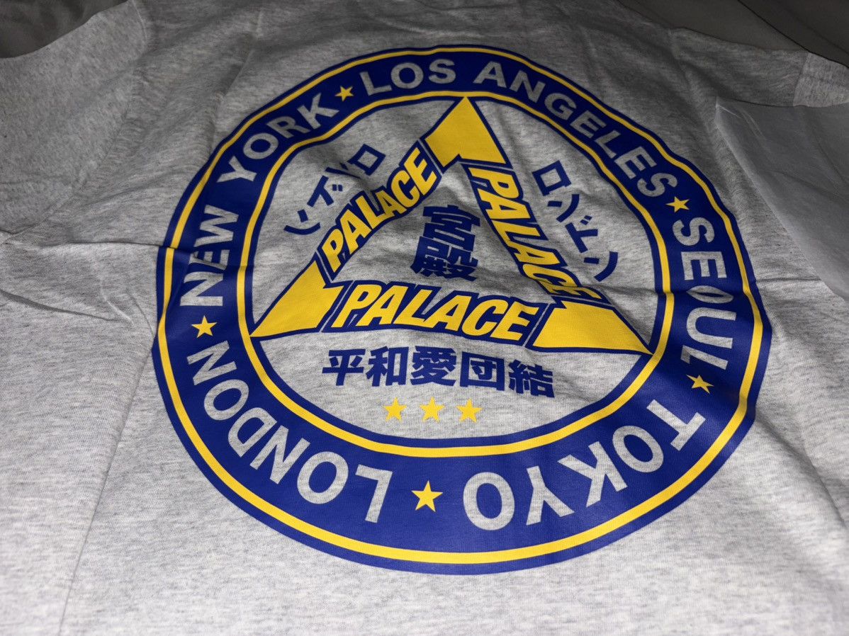 Palace Palace Hi Ya T-Shirt Grey Size US XXL / EU 58 / 5 - 1 Thumbnail
