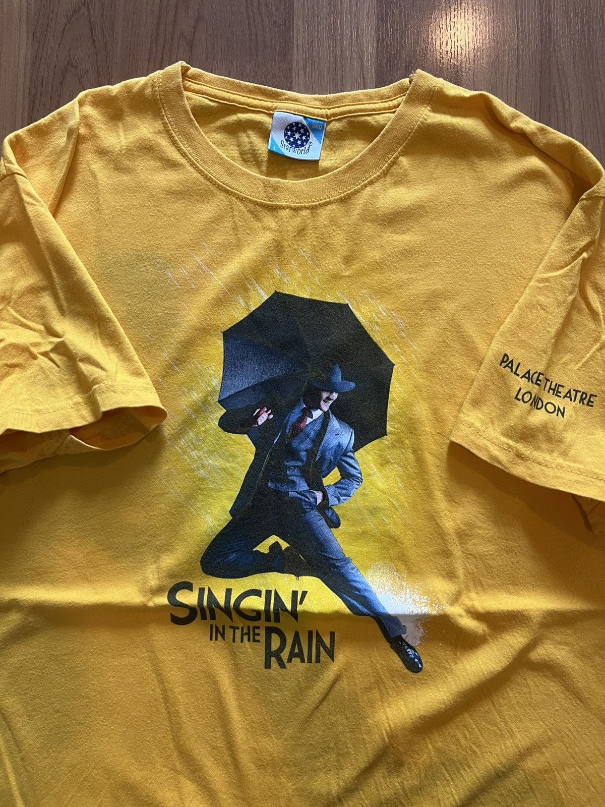 Other Vintage 00s Singin’ in the Rain: Palace Theatre London Tee Size US L / EU 52-54 / 3 - 2 Thumbnail