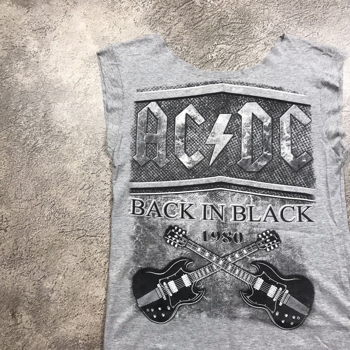 Vintage Vintage AC/DC Back in Black Band Tee Sun Faded Grunge Logo S Size US S / EU 44-46 / 1 - 2 Thumbnail