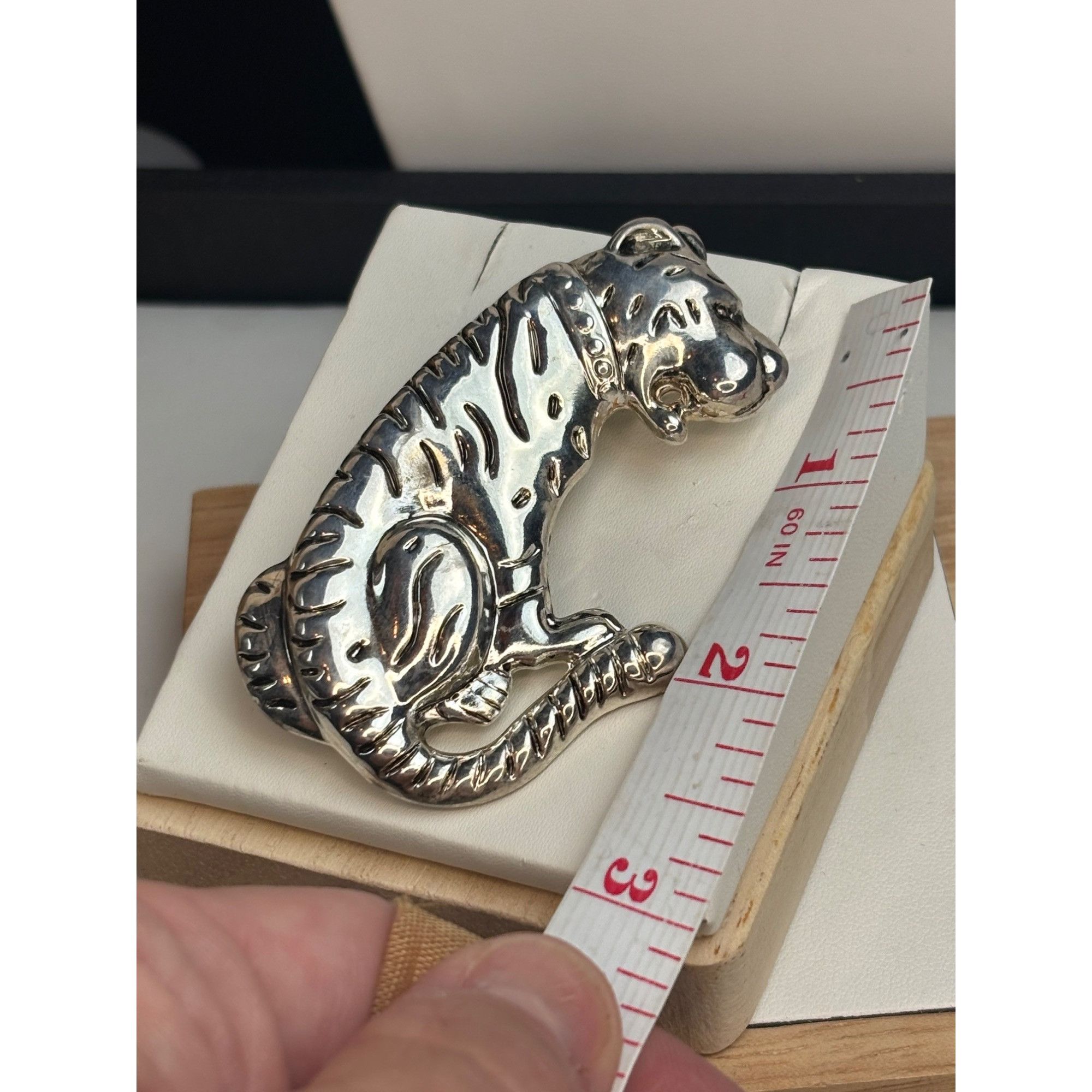 Other Silver-toned Sitting Tiger Brooch Pin Size ONE SIZE - 6 Thumbnail