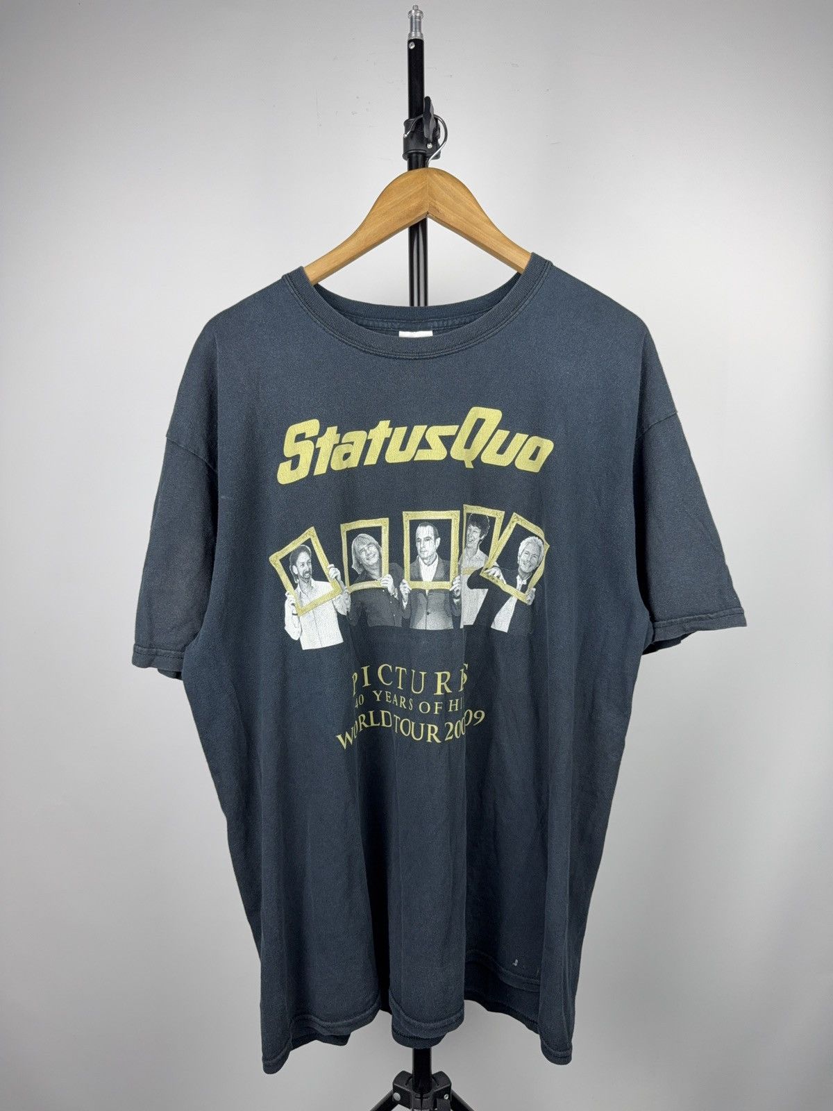 Band Tees Vintage Status Quo Pictures World Tour 2008/09 Band T-Shirt Size US XL / EU 56 / 4 - 1 Thumbnail