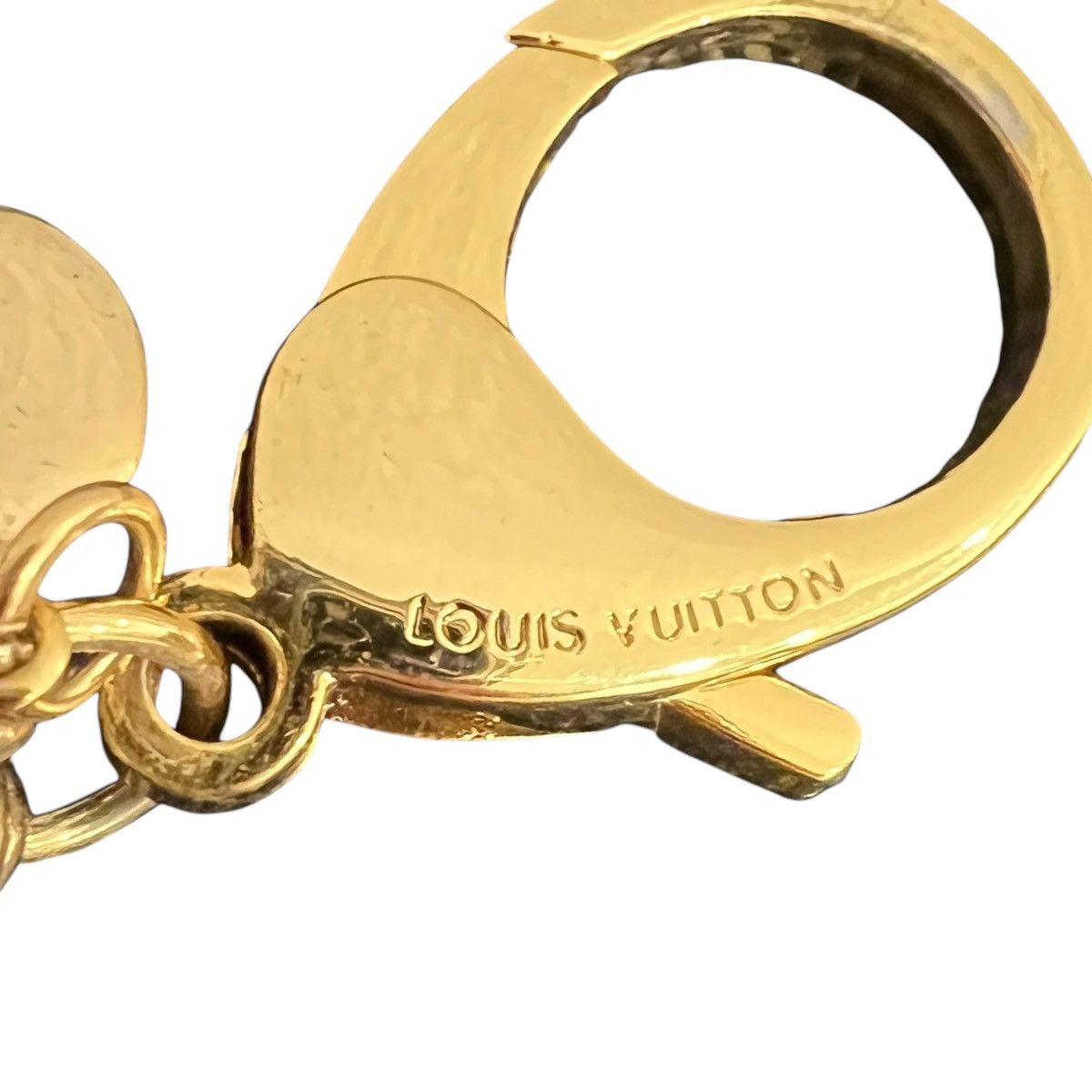 Louis Vuitton Louis Vuitton Logo Gold Keychain Bag Charm Size ONE SIZE - 4 Thumbnail