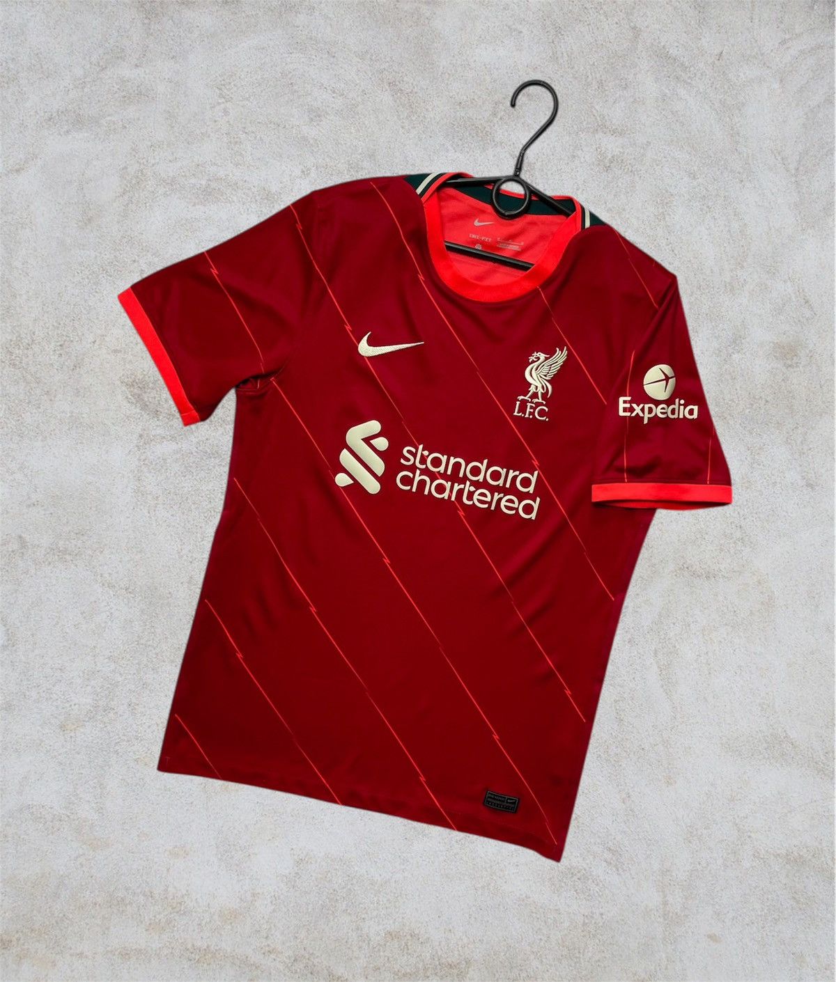 Nike Nike Liverpool soccer jersey size M medium rare red Size US M / EU 48-50 / 2 - 1 Thumbnail