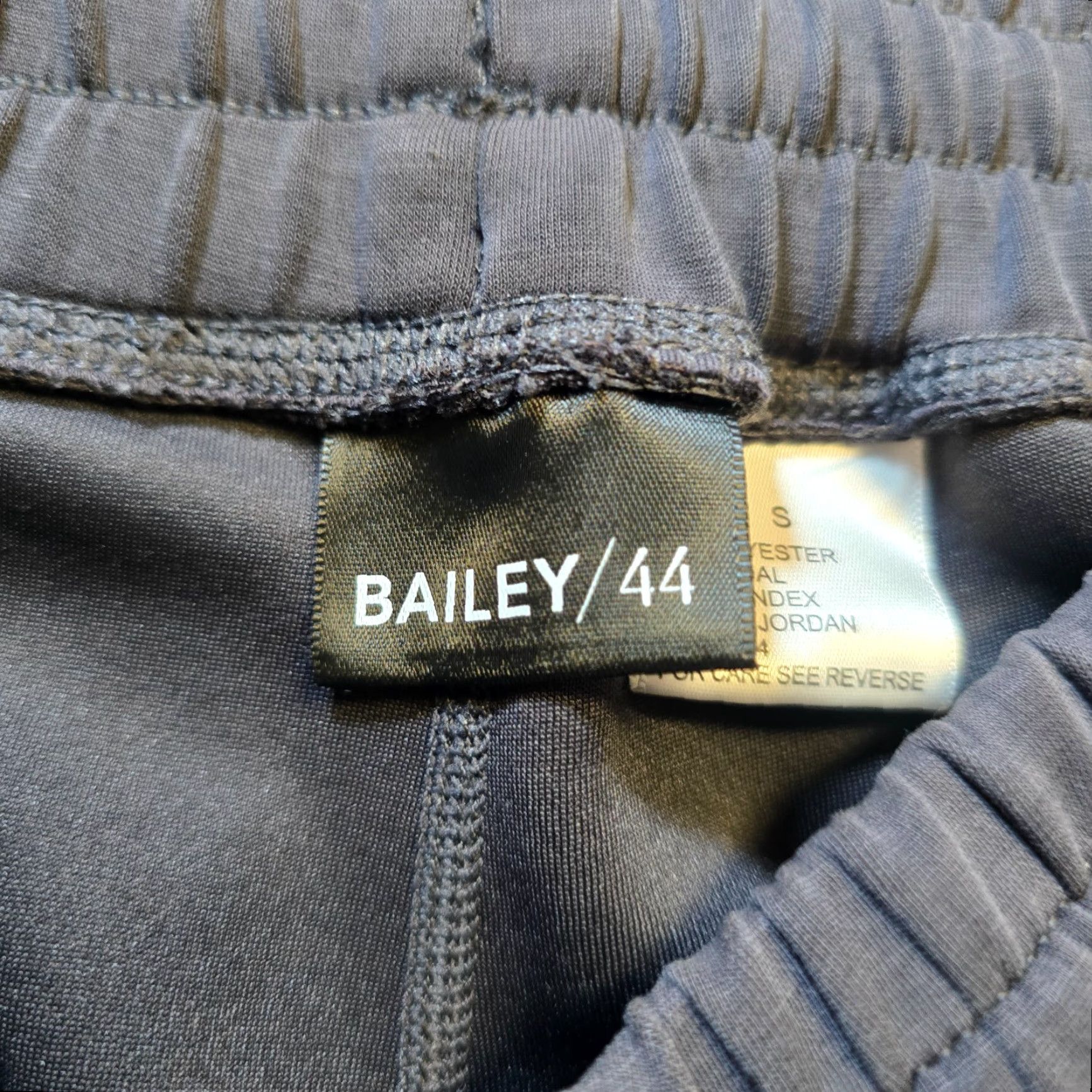 Bailey 44 Bailey 44 Pants Womens Size Small Gray Joggers Pull On Sweatpants Lounge Casual Regular Tapered Inseam 27 in Front Type: Flat Front Size 28" / US 6 / IT 42 - 4 Thumbnail